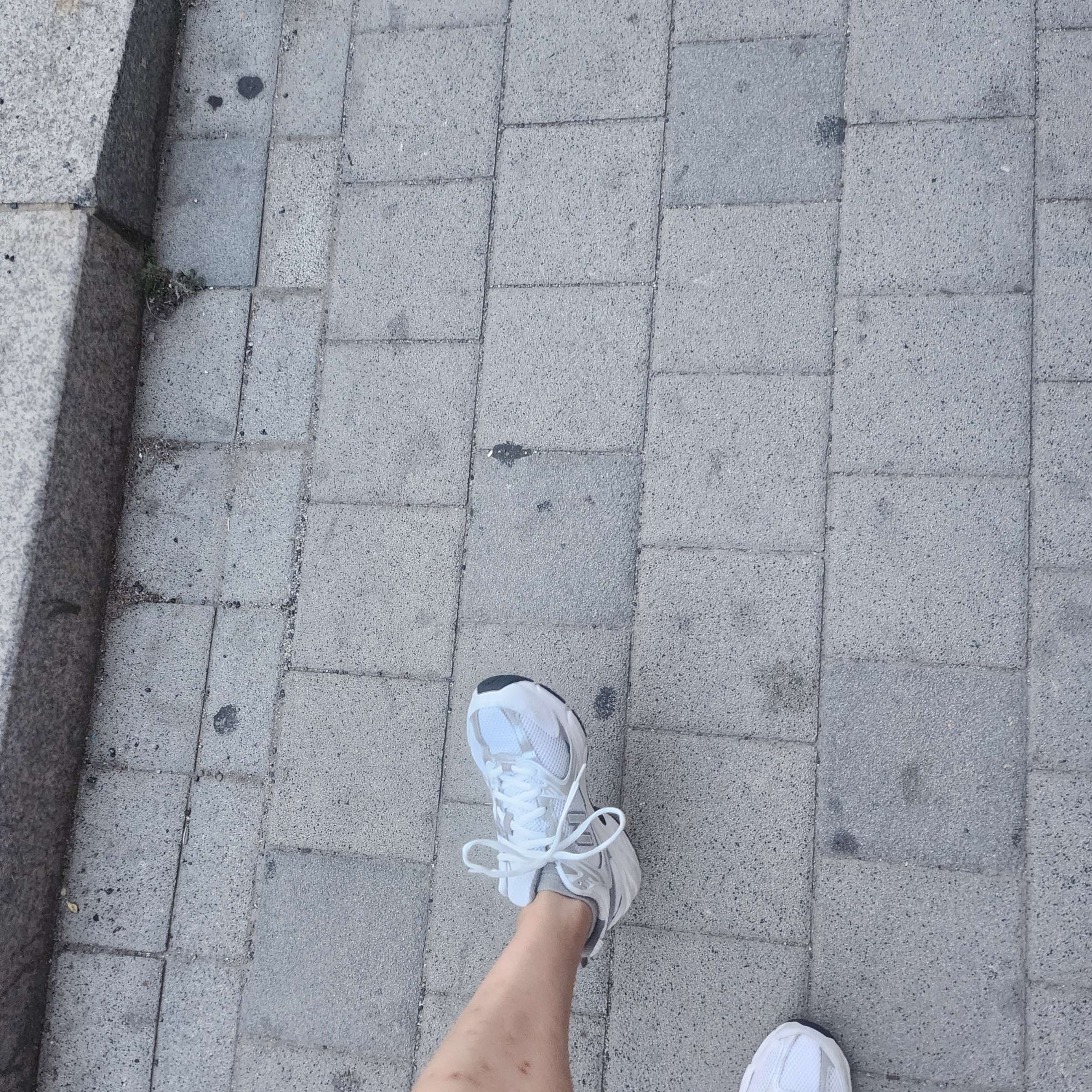 New Balance 530 White Silver 착용 스타일