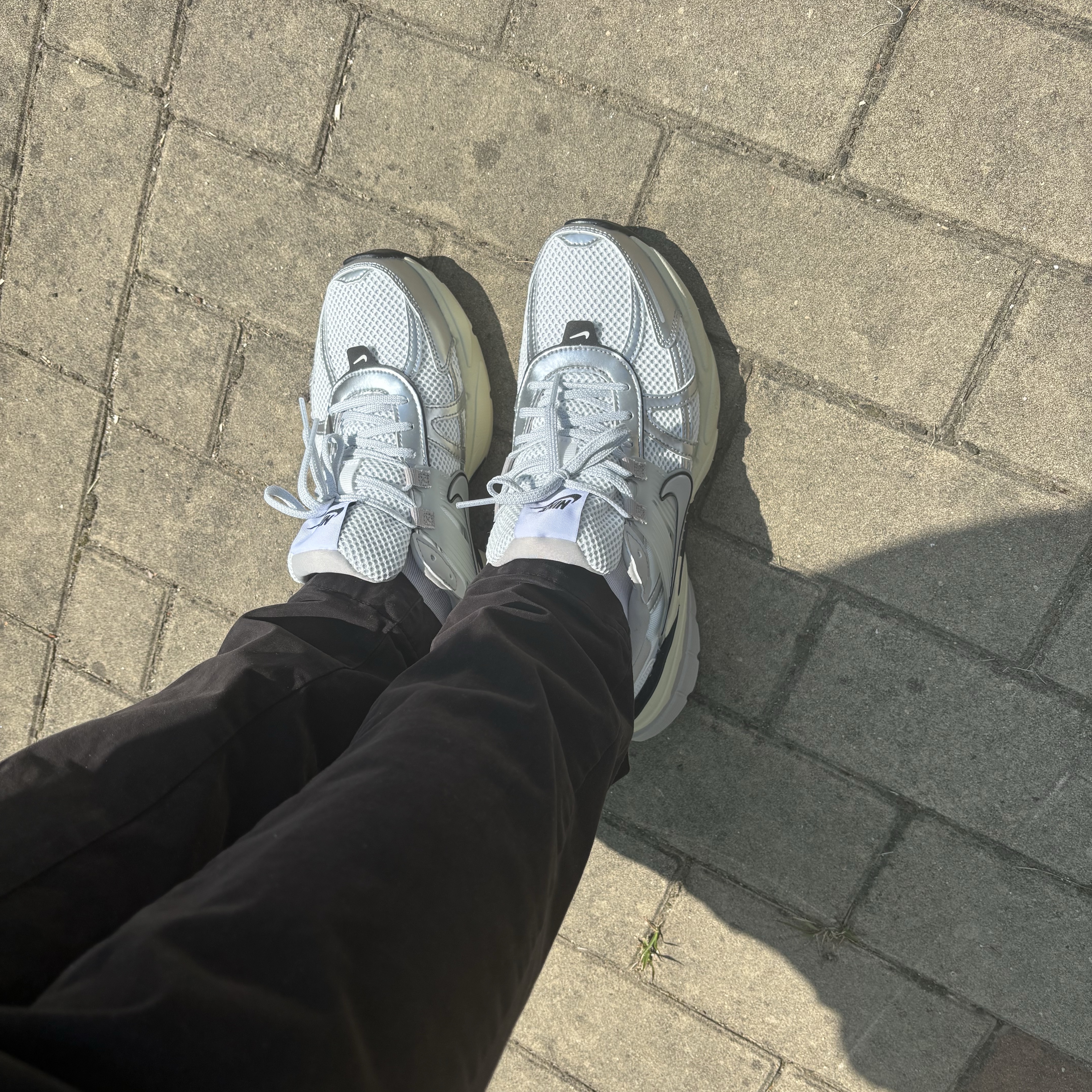 Nike V2K Run Summit White Metallic Silver 착용 스타일