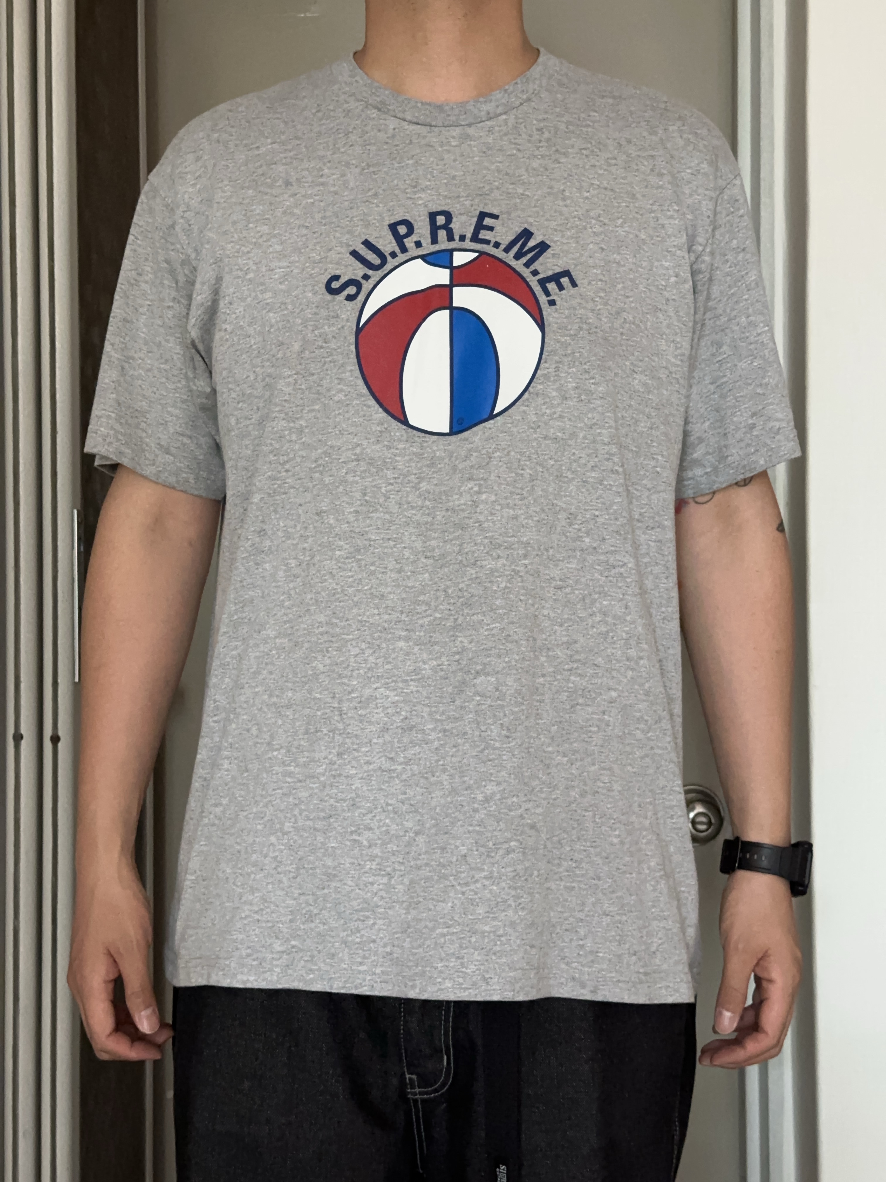 Supreme Reflective Stitch Camp Cap Black - 23SS, Supreme League T-Shirt Heather Grey - 23SS 착용 스타일 - 2