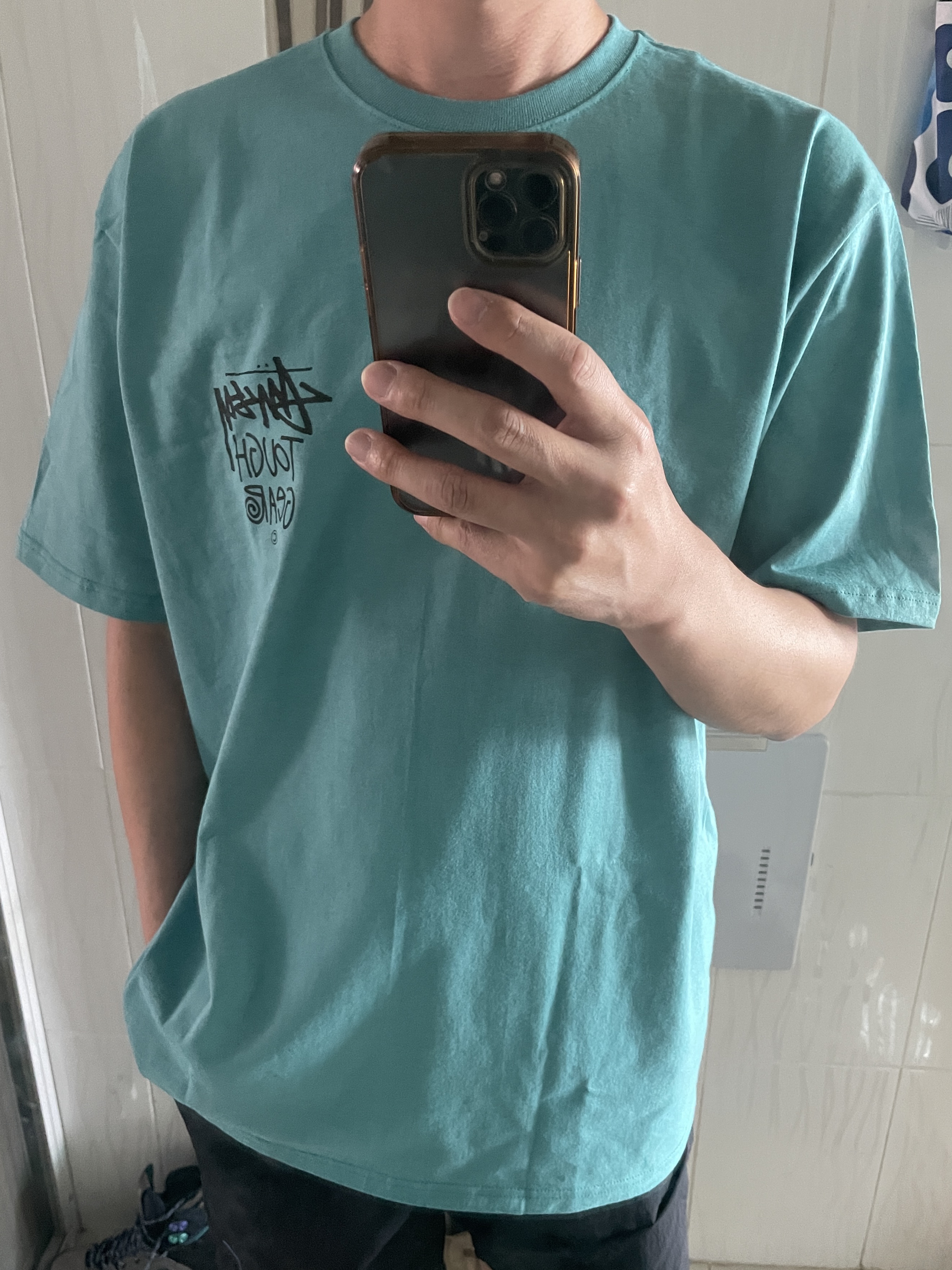 Stussy Tough Gear T-Shirt Ocean 착용 스타일 - 2