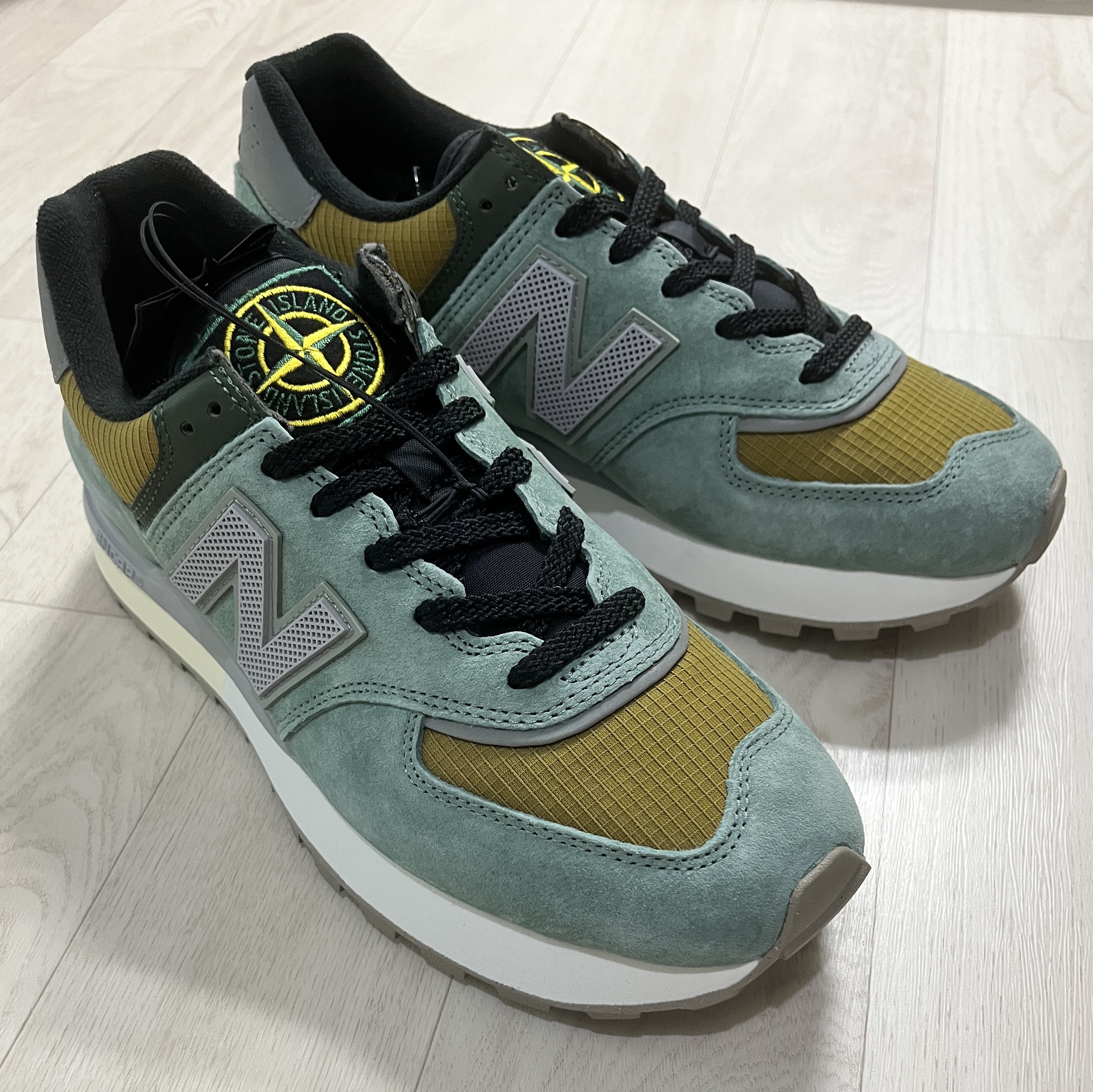 New Balance x Stone Island 574 Legacy Light Green 착용 스타일 - 2