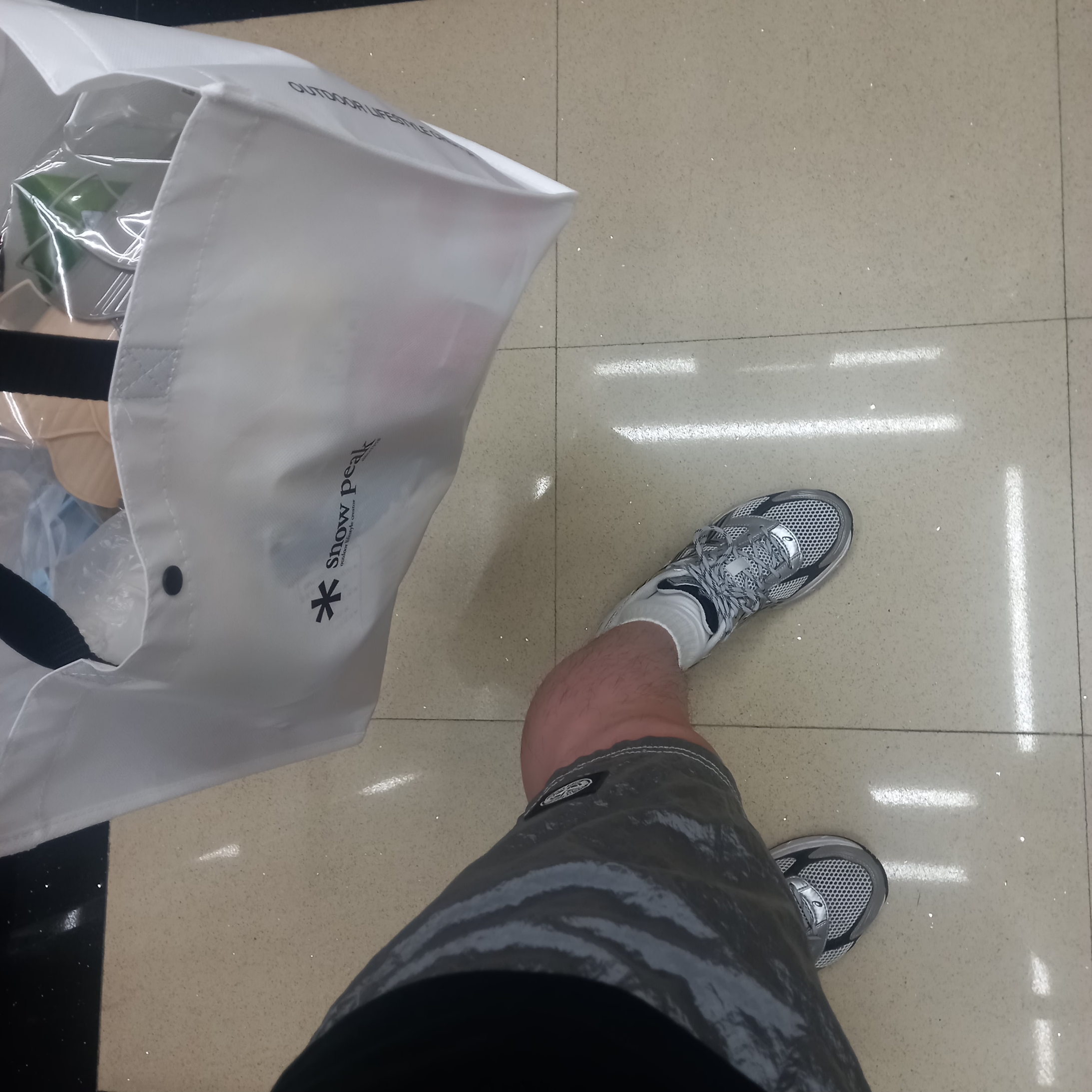 Asics Gel-1130 White Black, Stone Island B0943 Nylon Metal Swimming Trunk Sky Blue - 24SS 착용 스타일 - 4