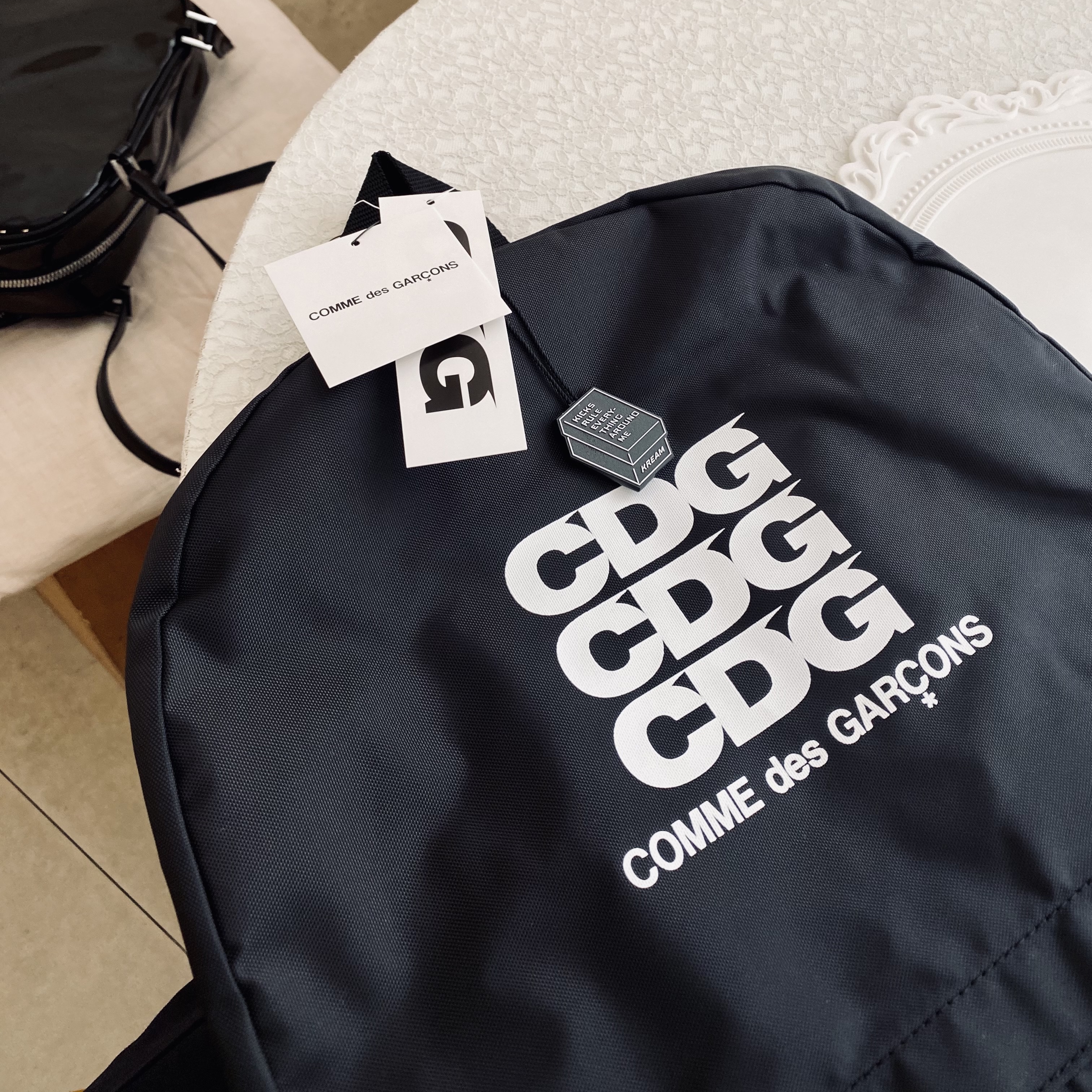 CDG Backpack Black 착용 스타일 - 2