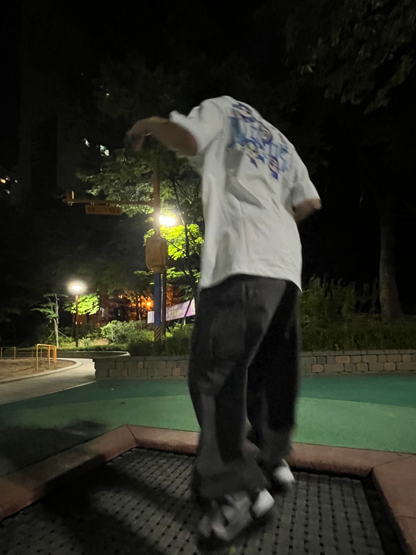 Nike x Peaceminusone Kwondo1 Black and White, NewJeans x The Powerpuff Girls T-Shirt White 착용 스타일 - 2