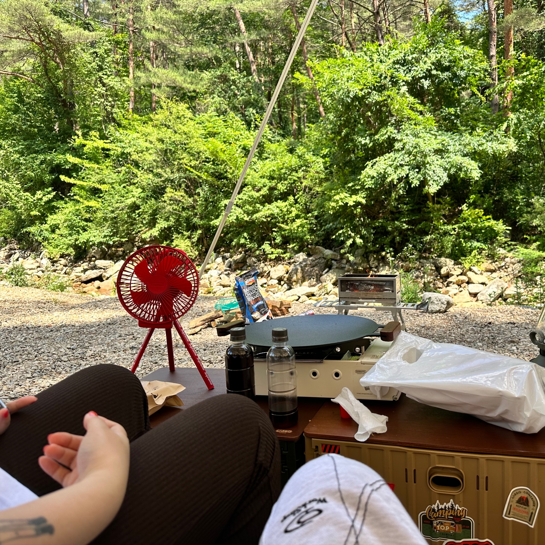 Supreme x Cargo Container Electric Fan Red - 23FW 착용 스타일 - 1