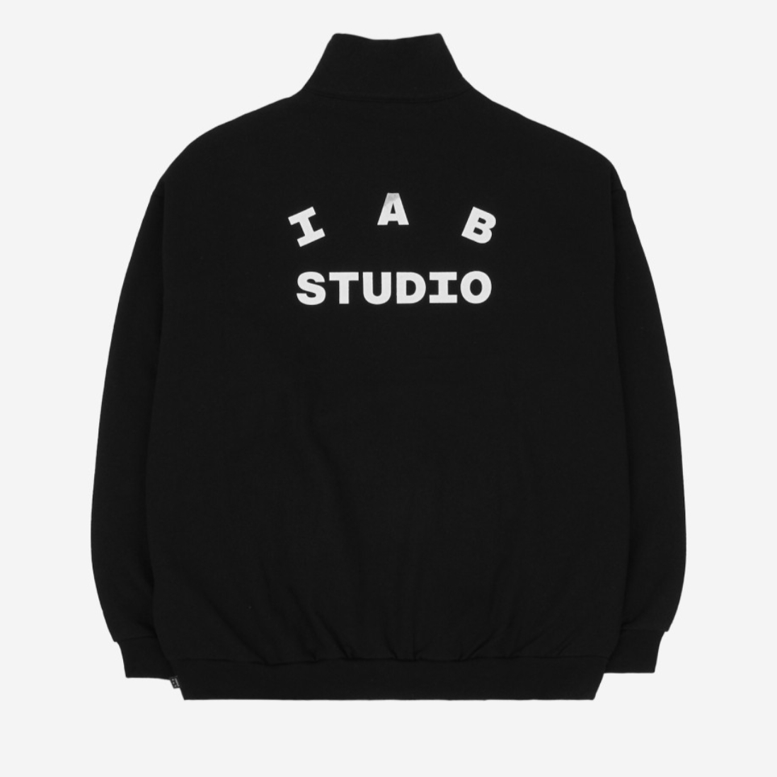 IAB Studio Half Zip-Up Black White 착용 스타일