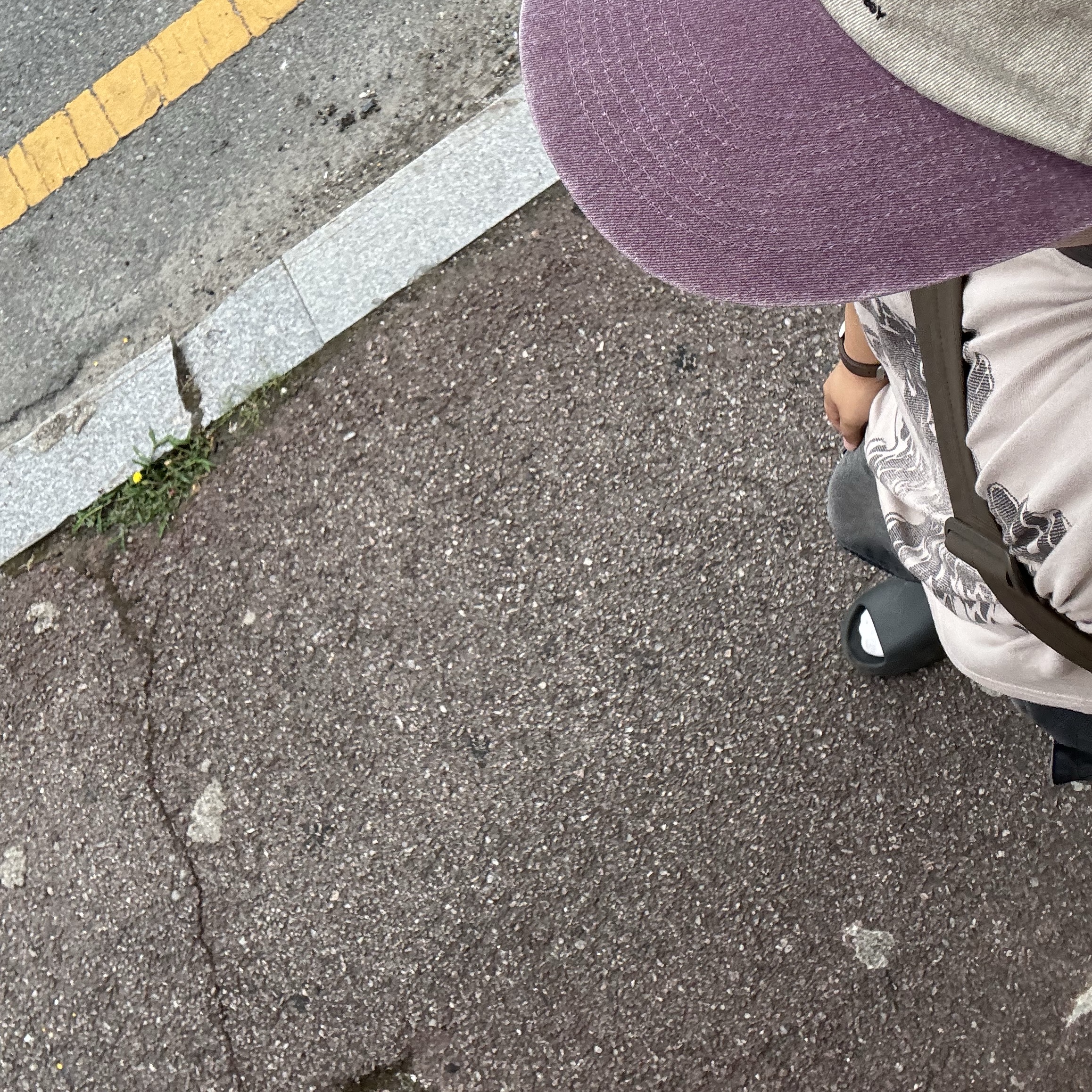 Adidas Yeezy Slide Onyx 착용 스타일