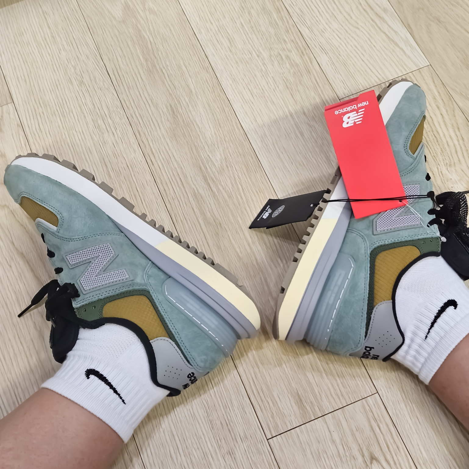 New Balance x Stone Island 574 Legacy Light Green 착용 스타일 - 1
