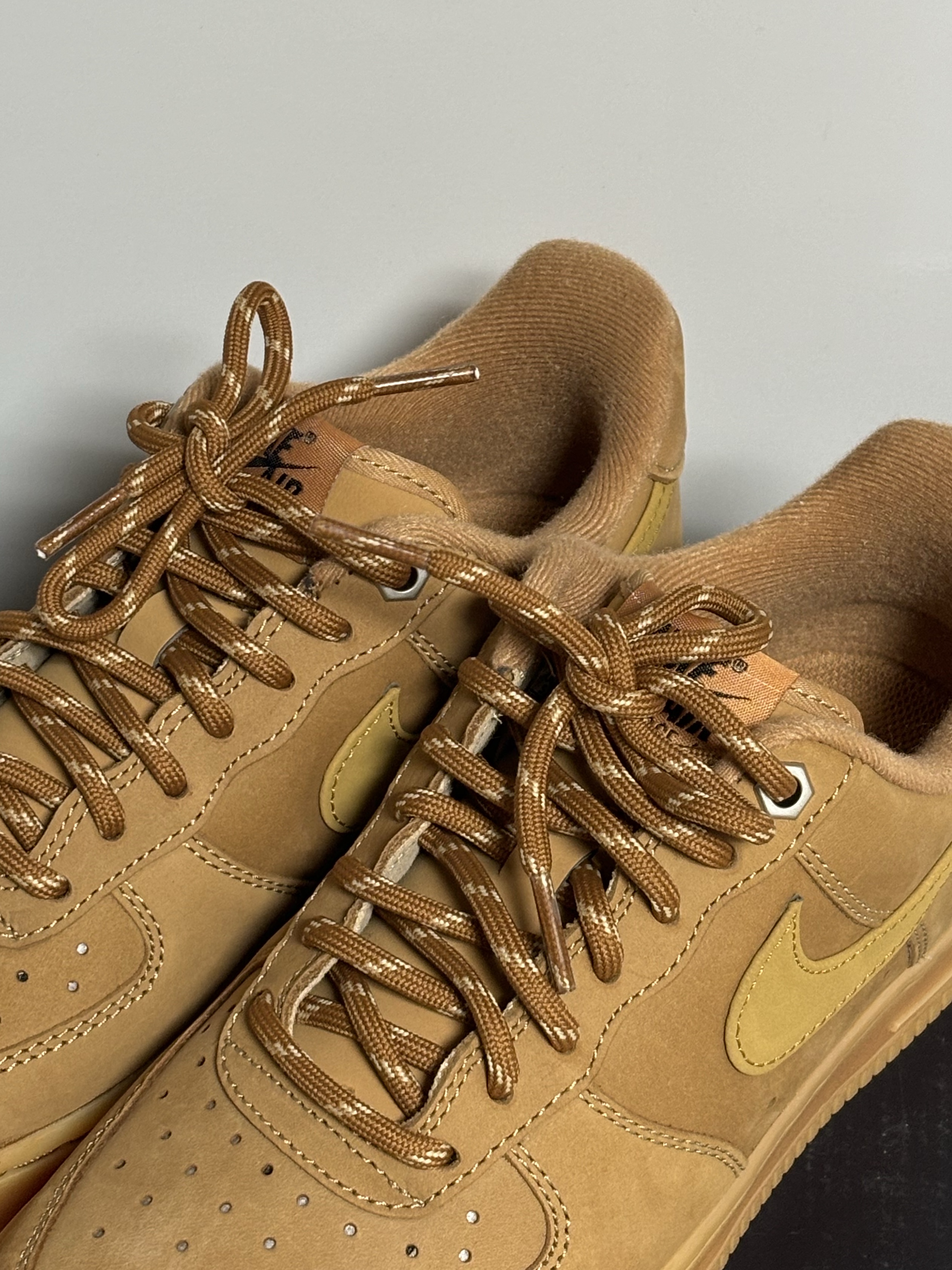 Nike Air Force 1 '07 WB Flax 착용 스타일
