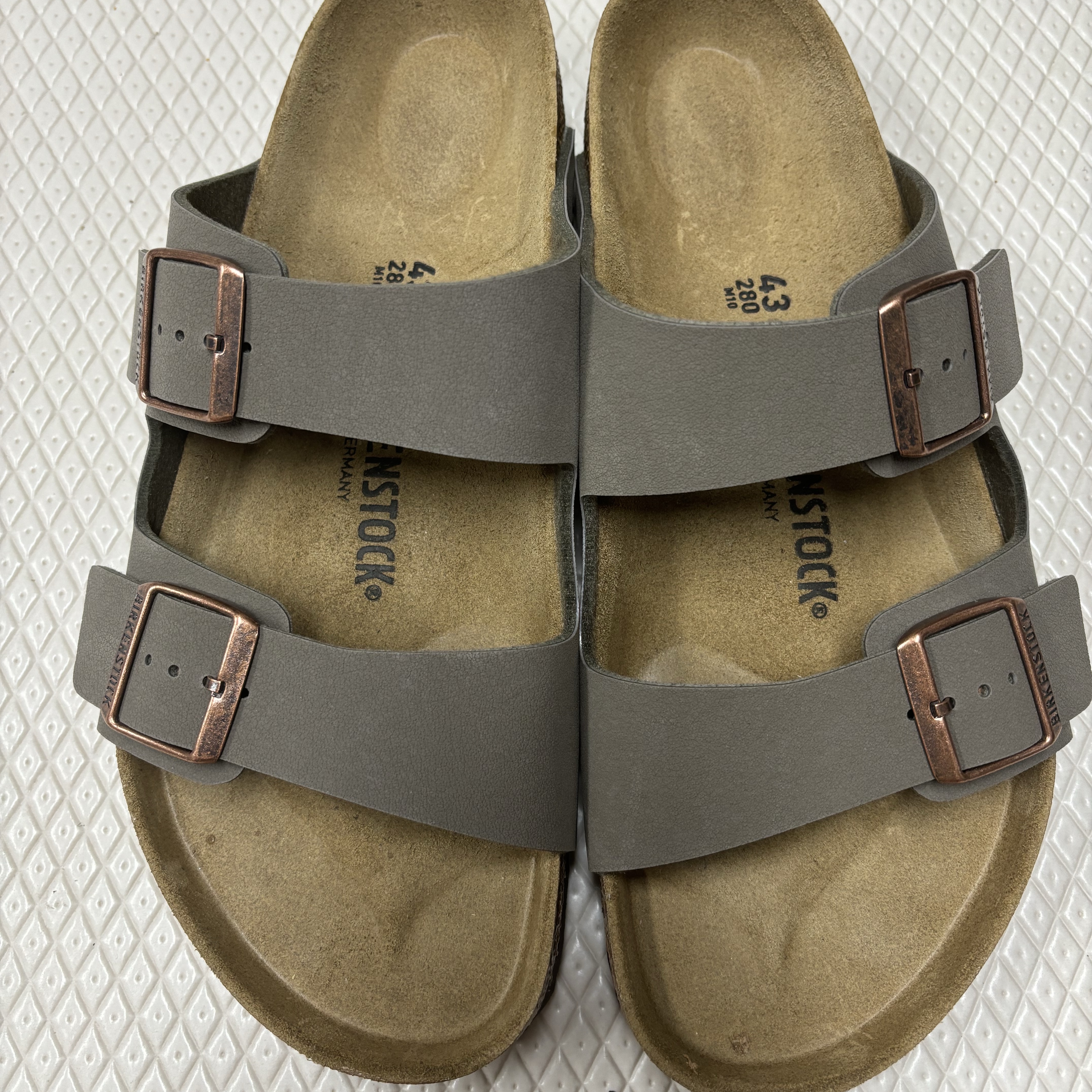 Birkenstock Arizona Stone - Regular 착용 스타일