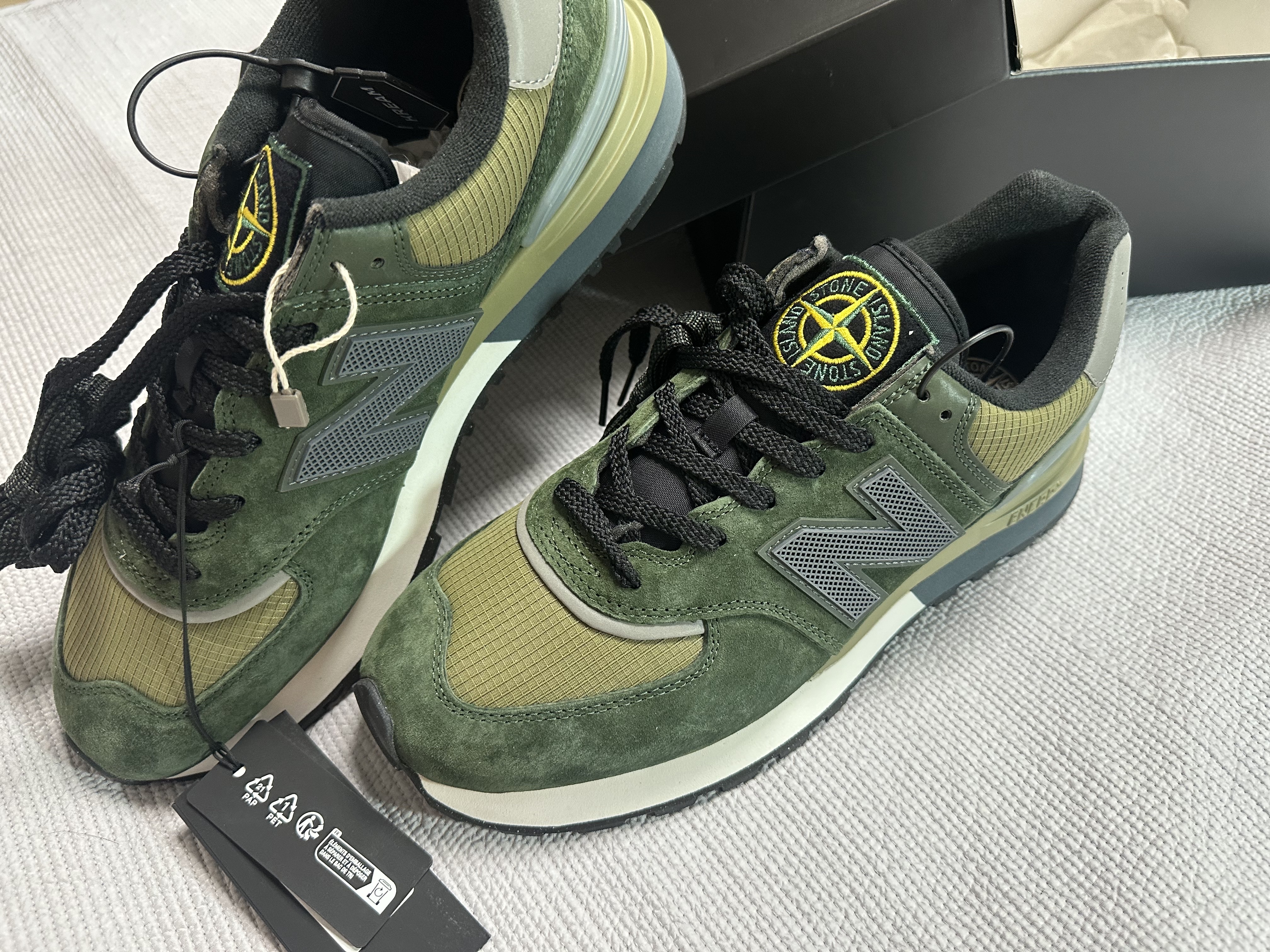 New Balance x Stone Island 574 Legacy Dark Green 착용 스타일 - 1