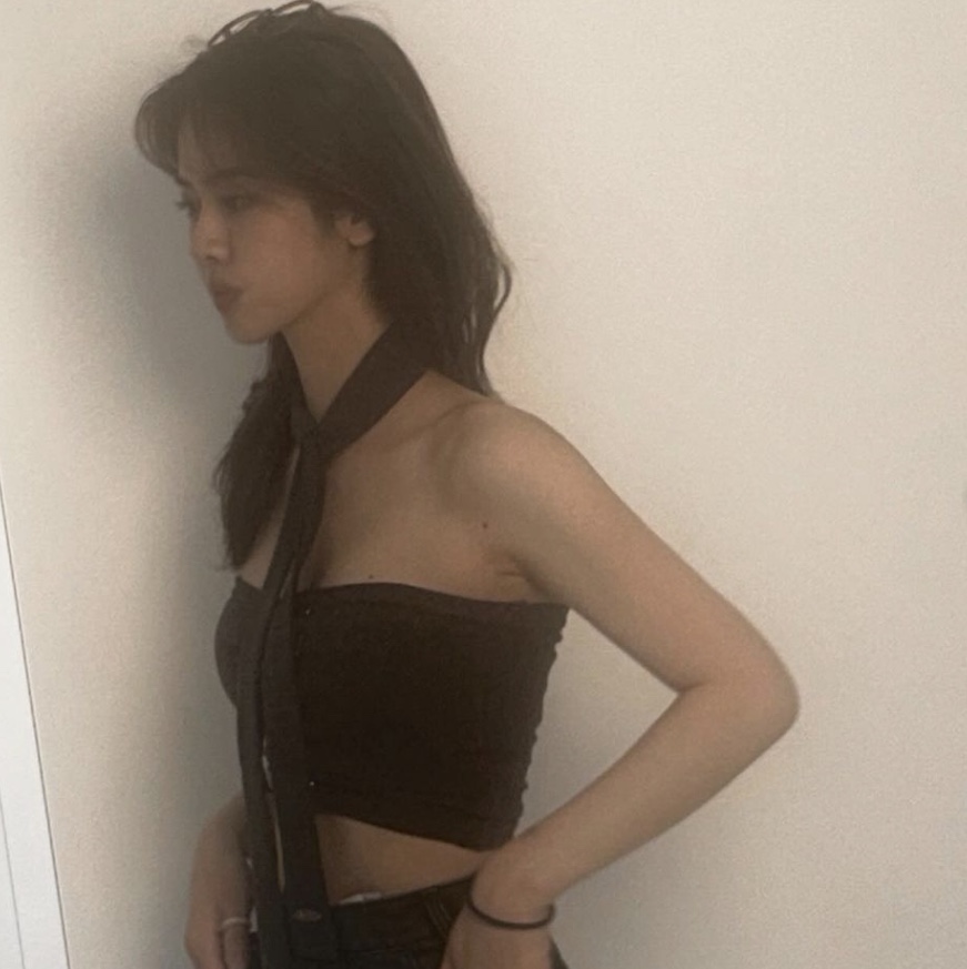 NIIER NOR Lace-Up Scarf Tube Top Charcoal, NIIER NOR Lace-Up Scarf Tube Top Black 착용 스타일