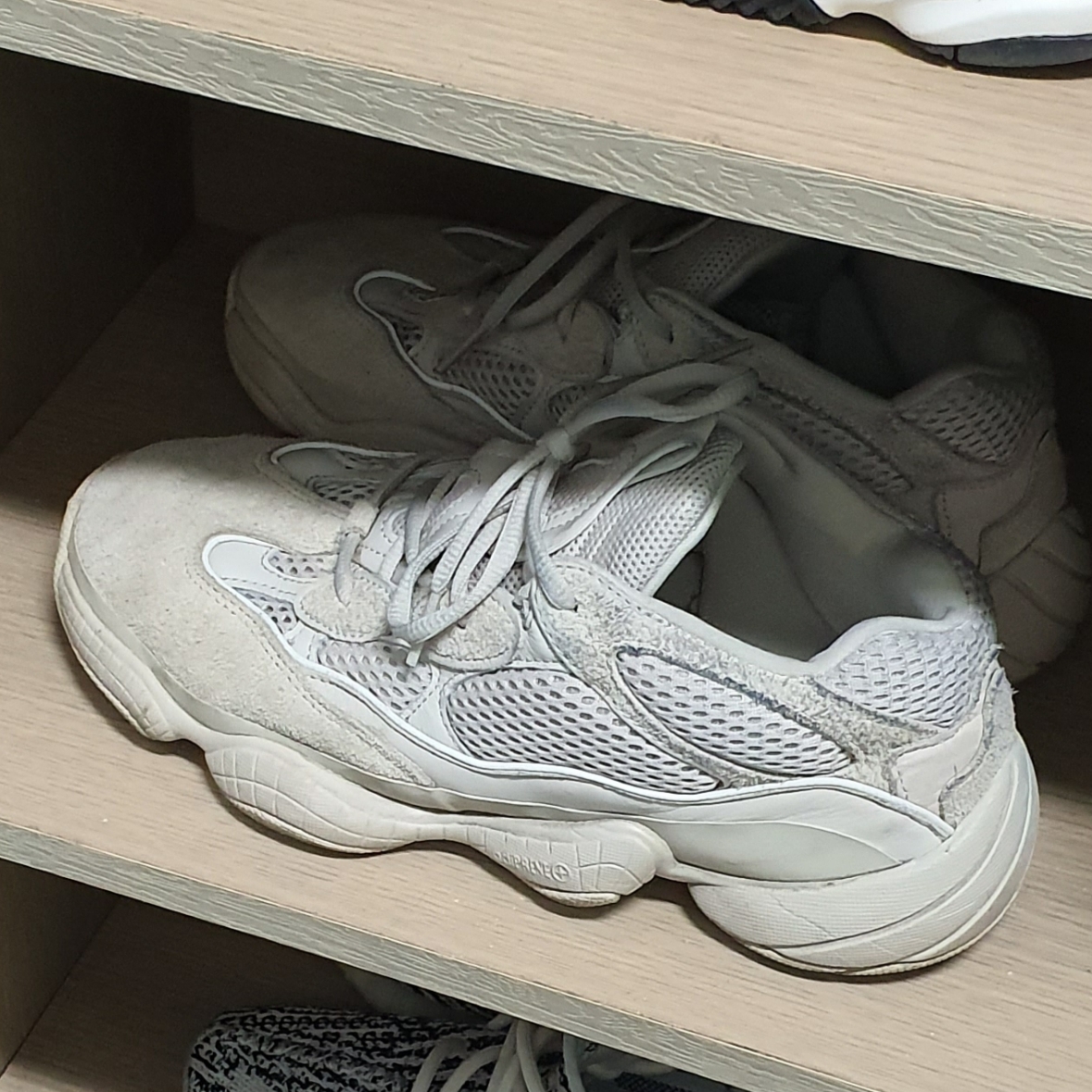 Adidas Yeezy 500 Blush 2022 착용 스타일