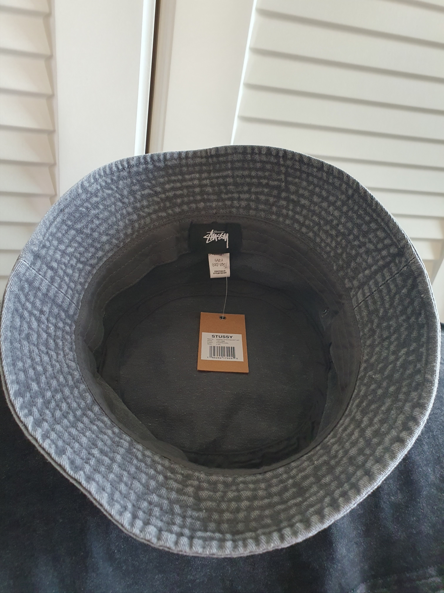 Stussy Washed Stock Bucket Hat Charcoal 착용 스타일 - 3