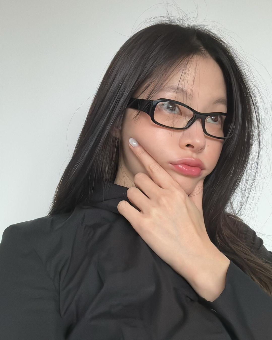 Gentle Monster x Maison Margiela MM009 Clear Black, Effector x Diet Butcher Slim Skin Dirt Black 착용 스타일 - 5