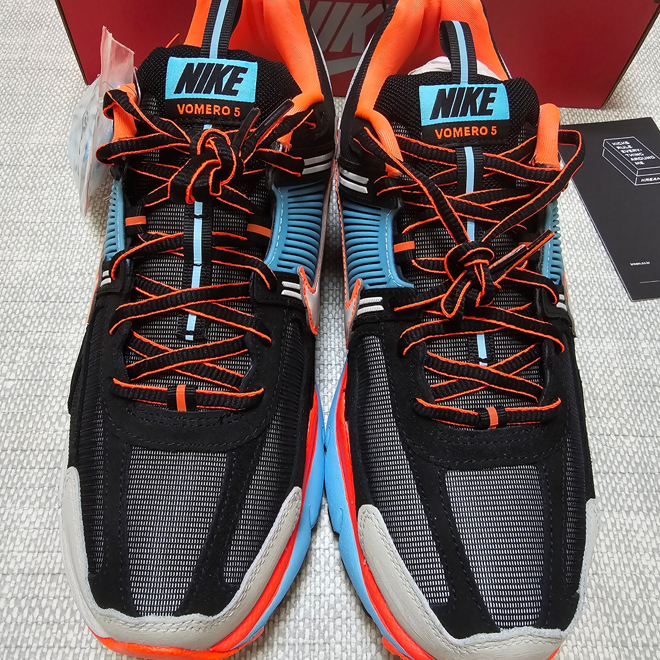 (W) Nike Zoom Vomero 5 Black Blue Gaze 착용 스타일 - 1