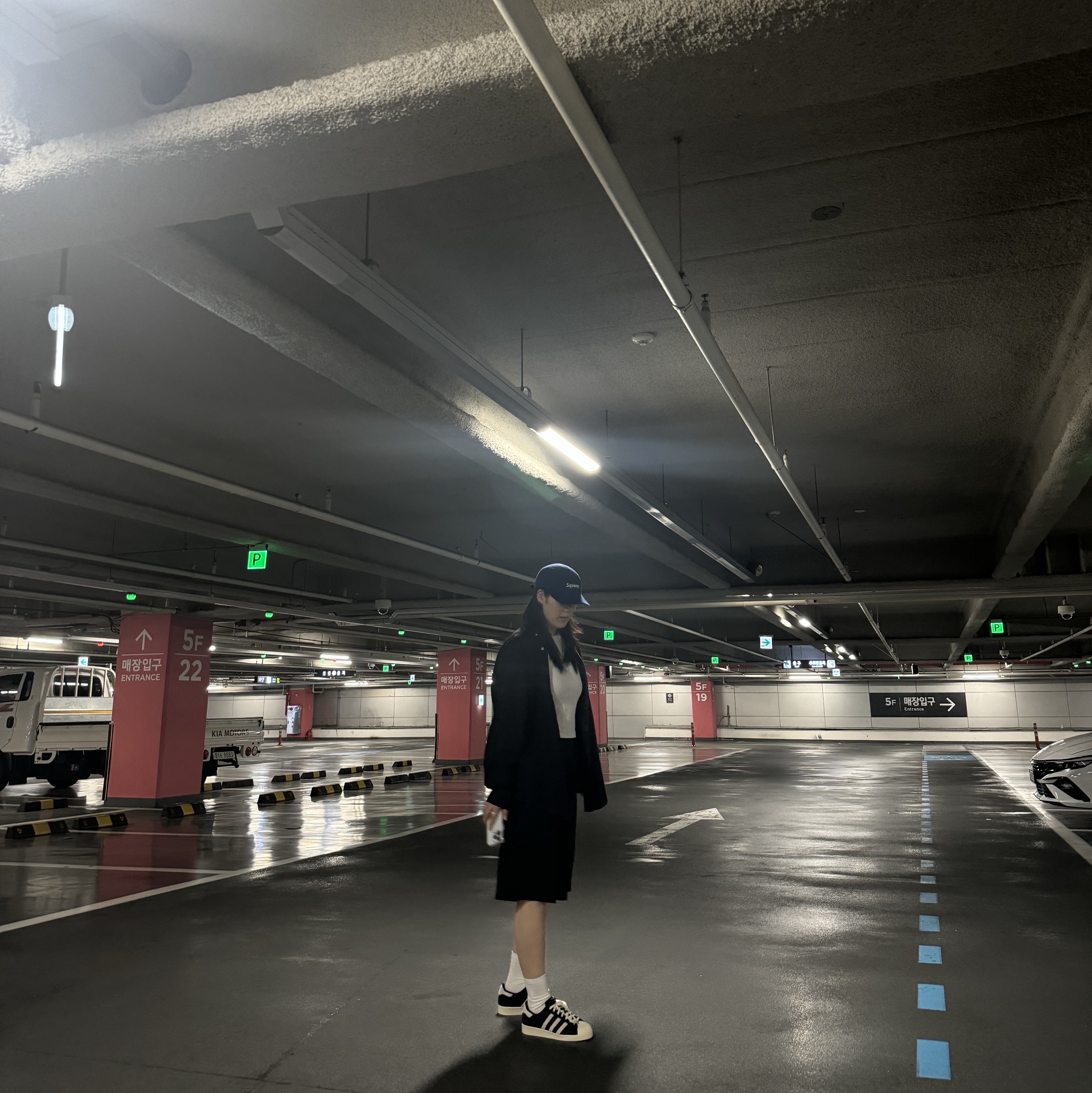 Supreme Washed Chino Twill Camp Cap Navy - 24SS, Adidas Superstar 82 Black White 착용 스타일 - 2