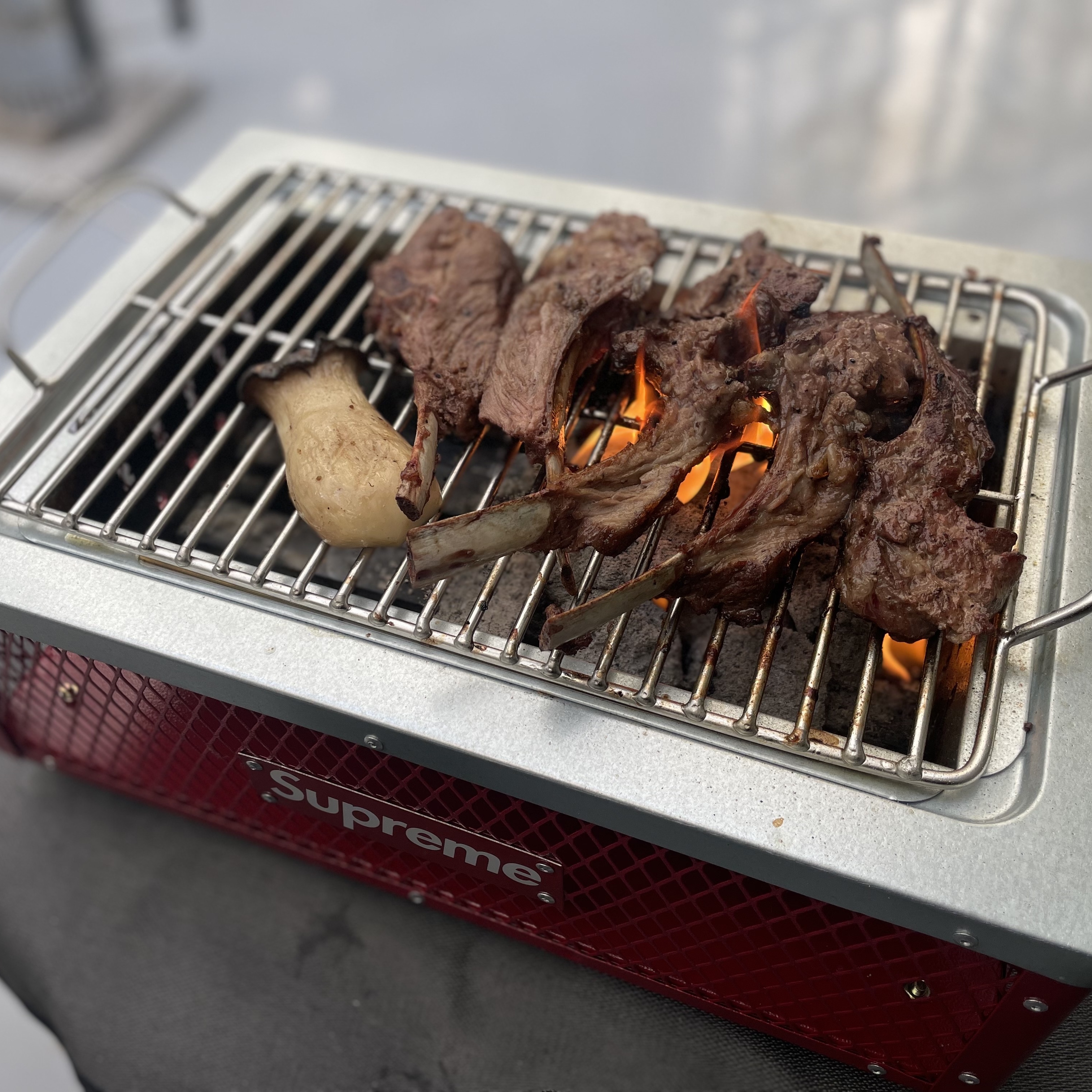 Supreme x Coleman Charcoal Grill Red - 23SS 착용 스타일 - 3