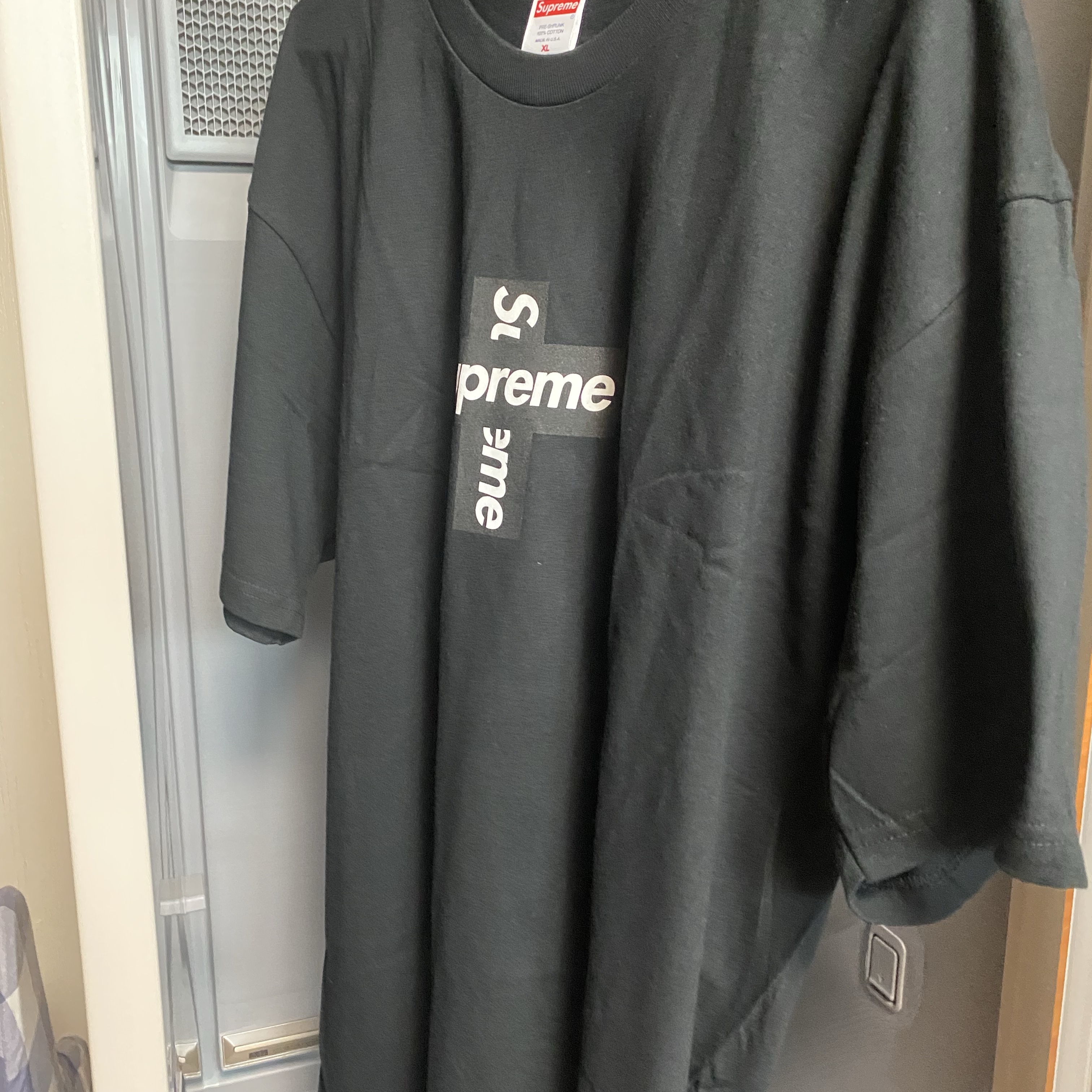 Supreme Cross Box Logo T-Shirt Black - 20FW 착용 스타일