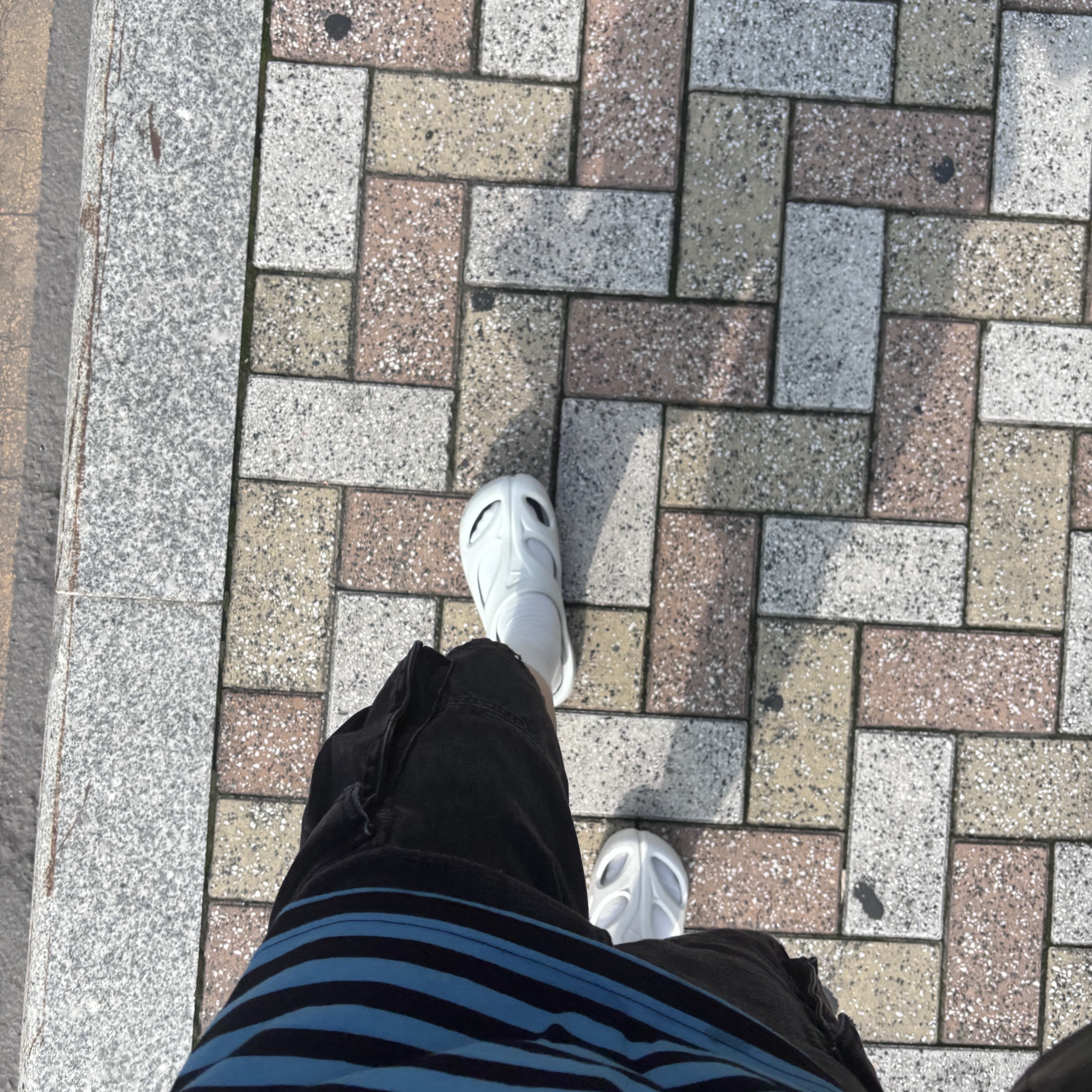 (W) Keen Shanti White Black 착용 스타일 - 2