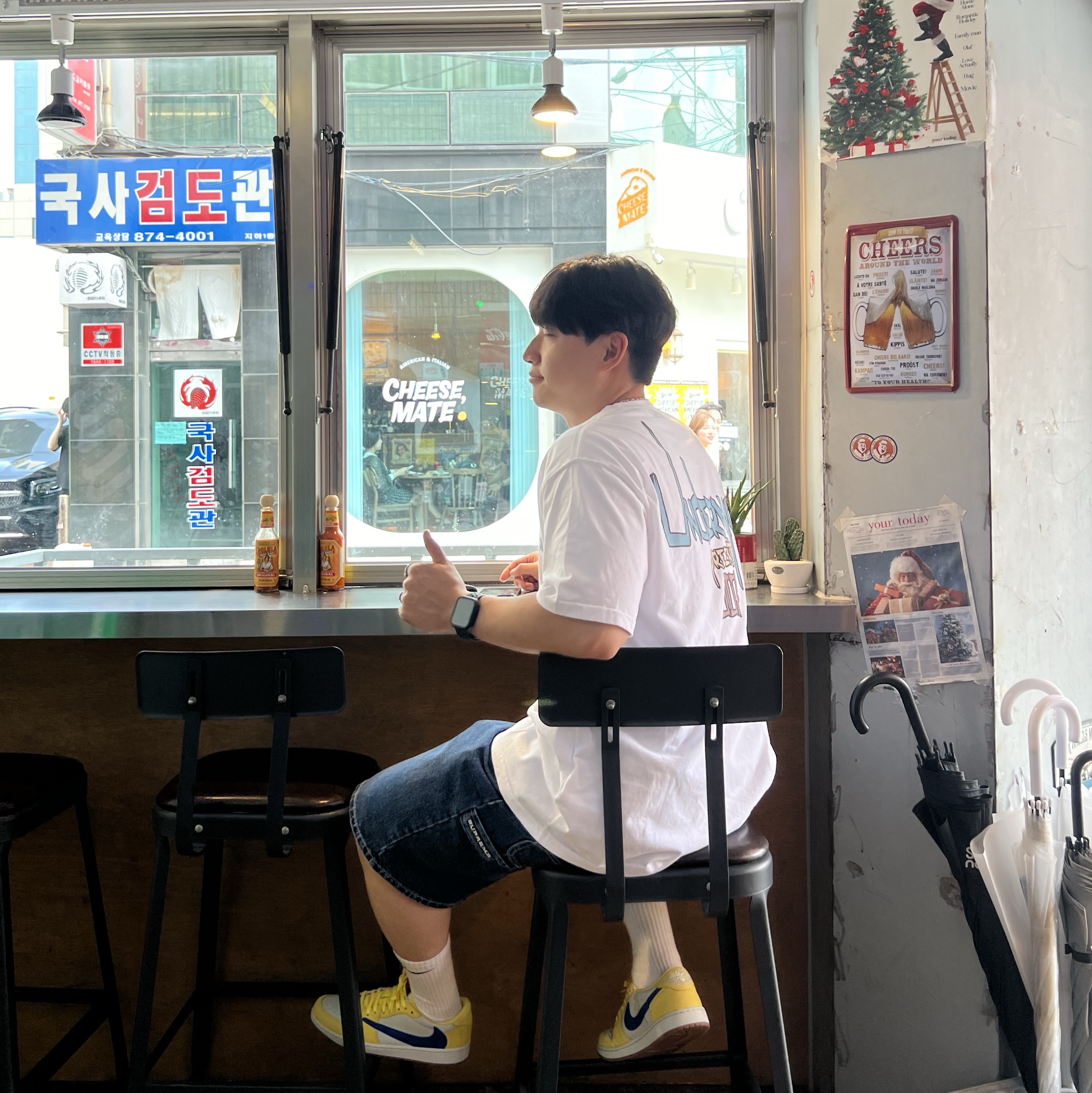 (W) Jordan 1 x Travis Scott Retro Low OG SP Canary, Supreme x Nike Denim Short Indigo - 24SS 착용 스타일 - 2