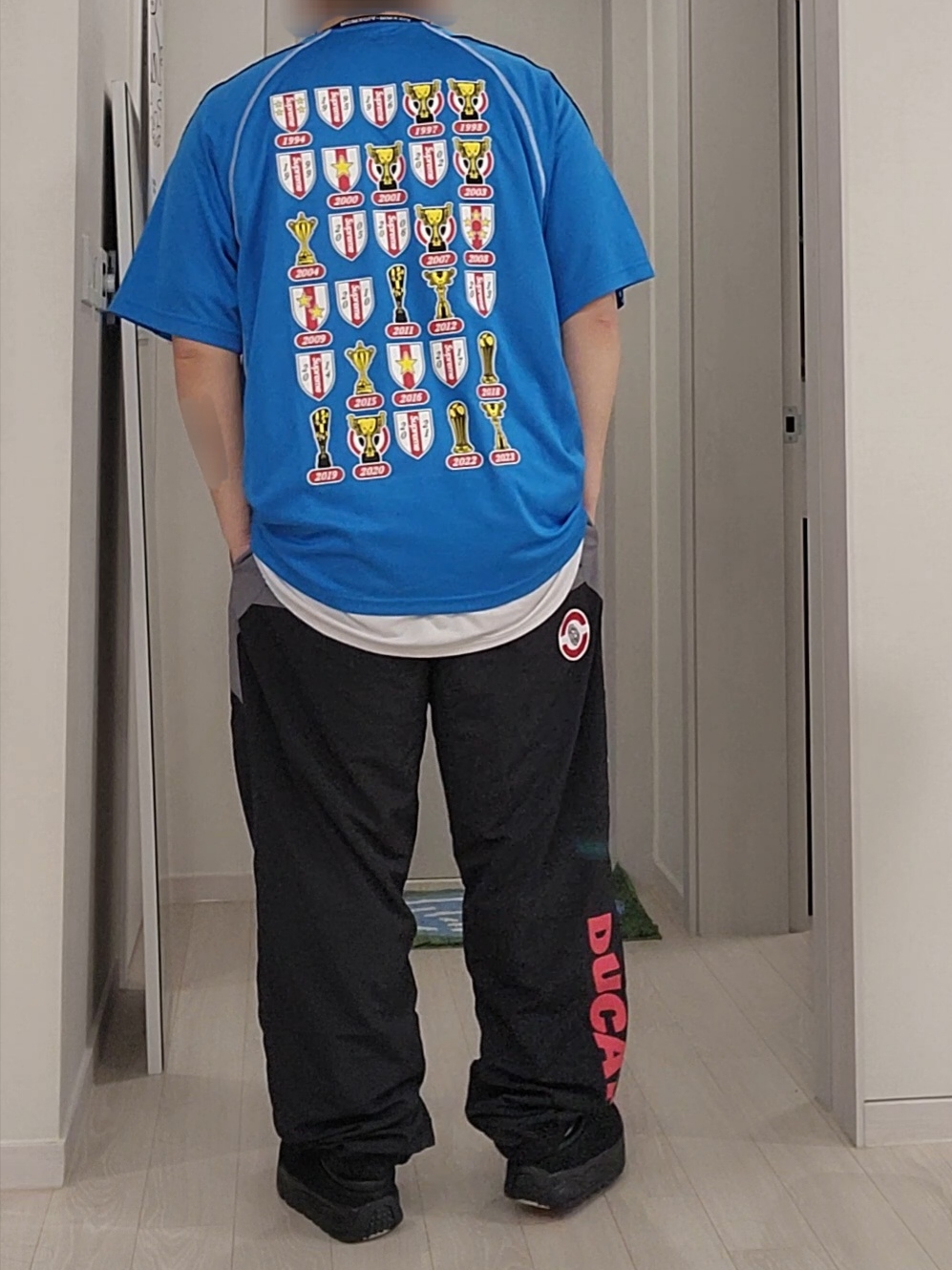 Supreme Jacquard Soccer Jersey Blue - 24SS, Supreme x Ducati Track Pants Black - 24SS 착용 스타일 - 2