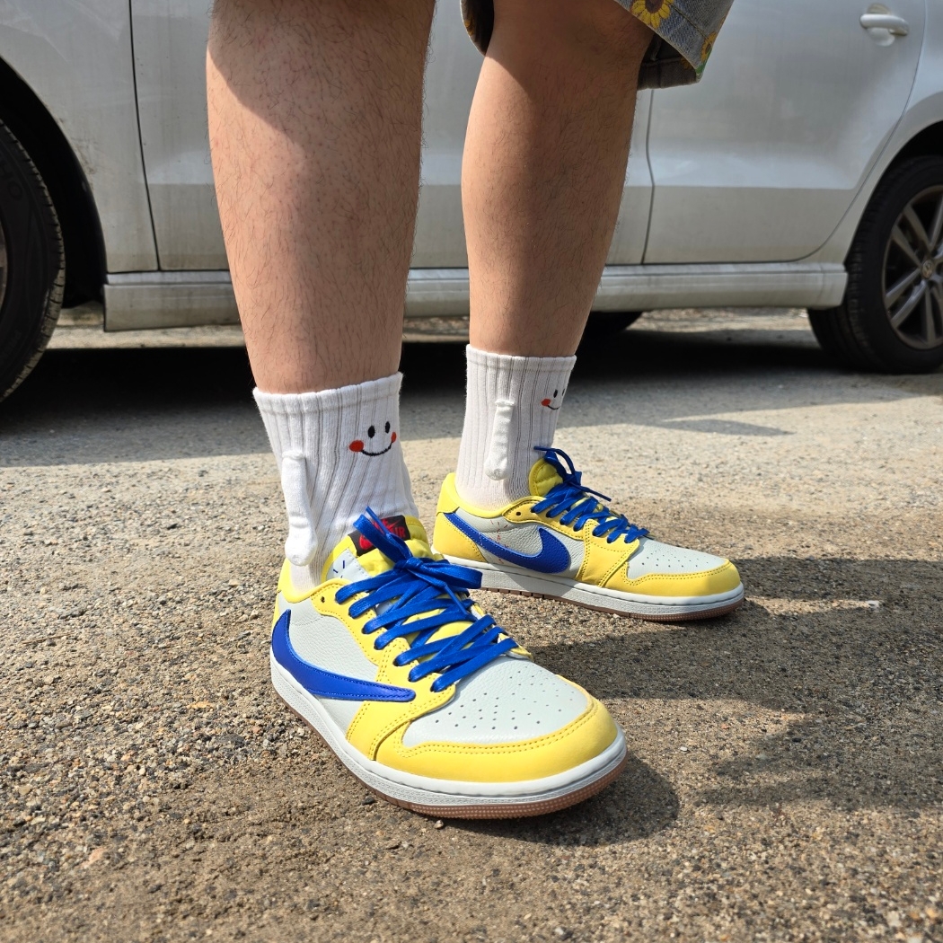 (W) Jordan 1 x Travis Scott Retro Low OG SP Canary 착용 스타일