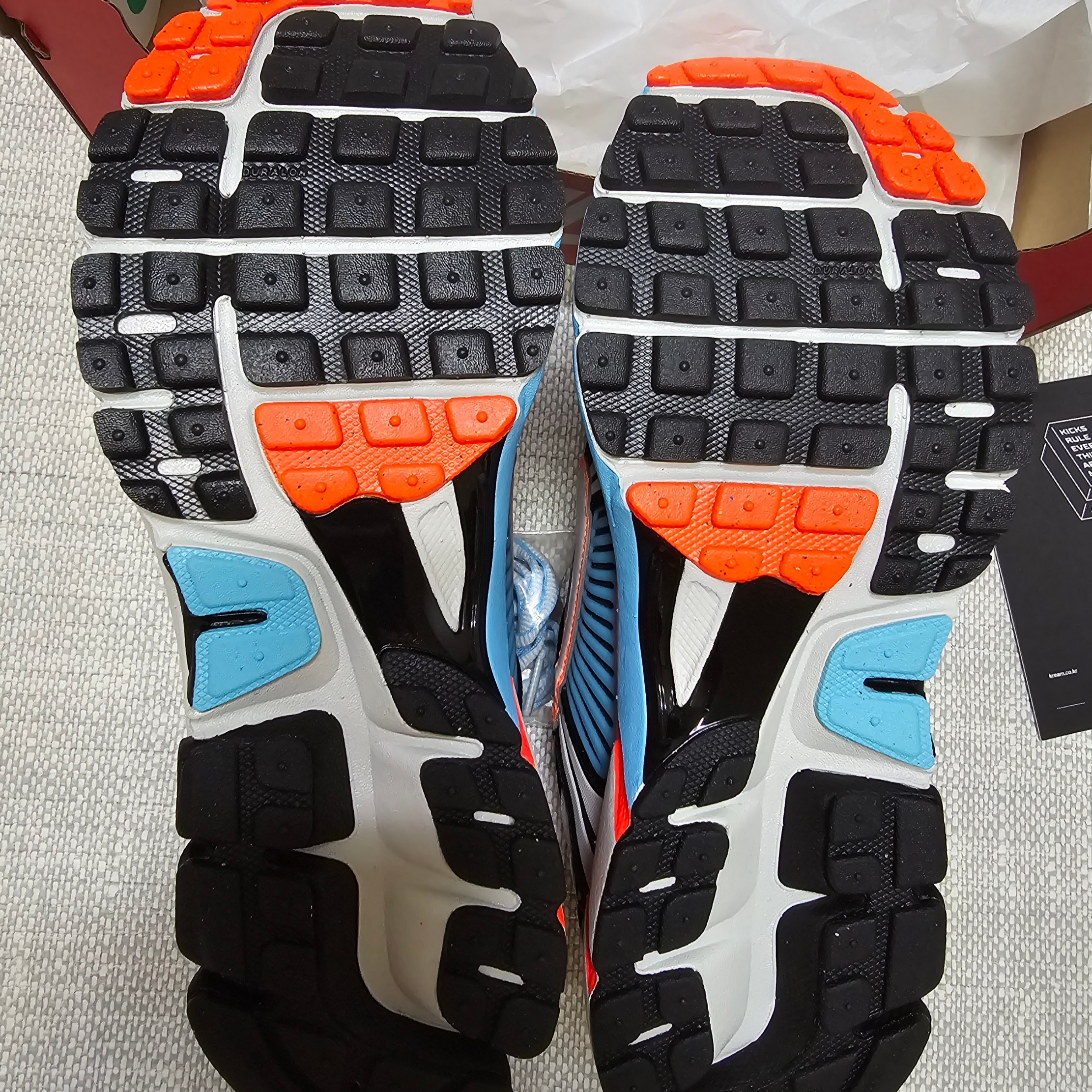 (W) Nike Zoom Vomero 5 Black Blue Gaze 착용 스타일 - 4