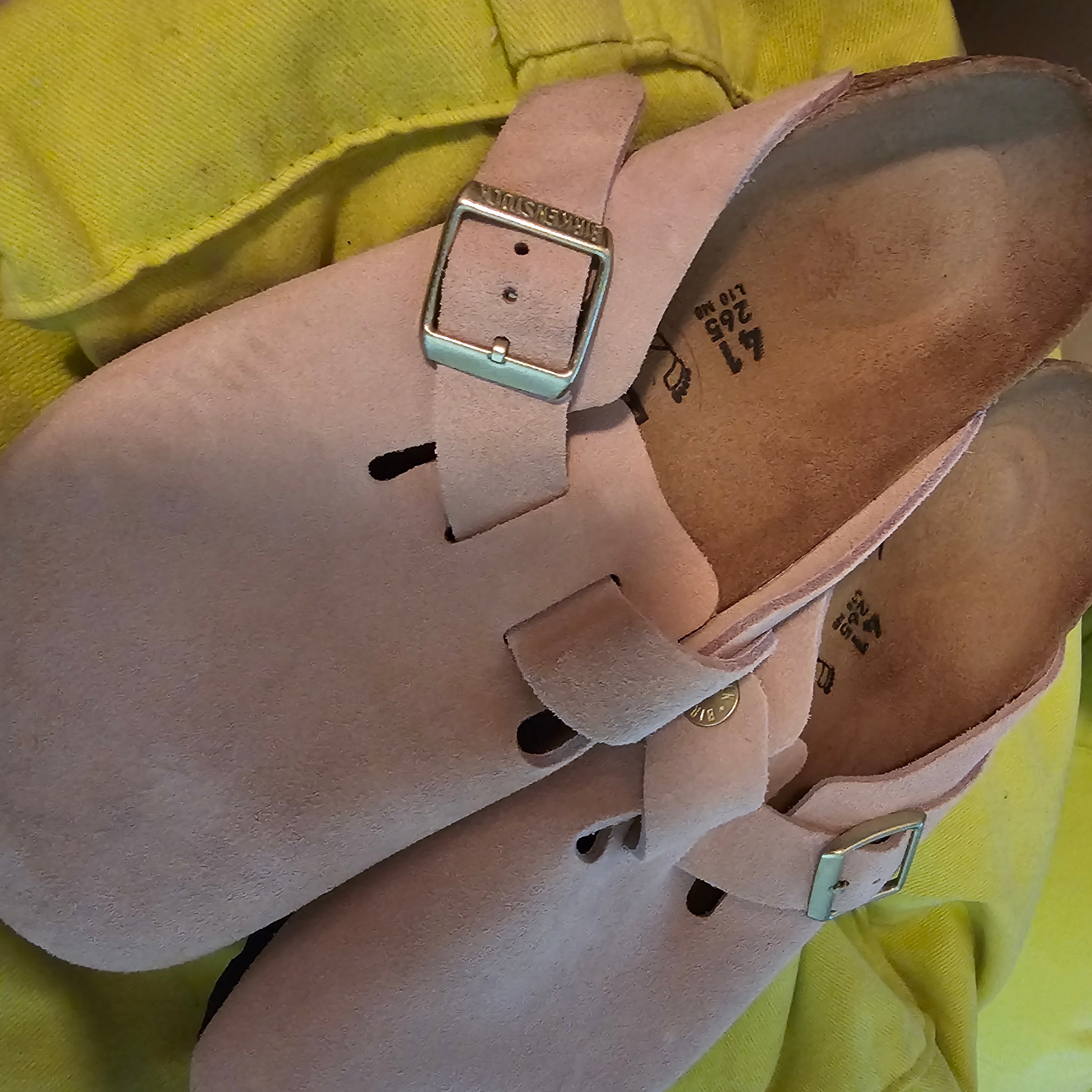 Birkenstock Boston Suede Leather Light Rose - Regular 착용 스타일