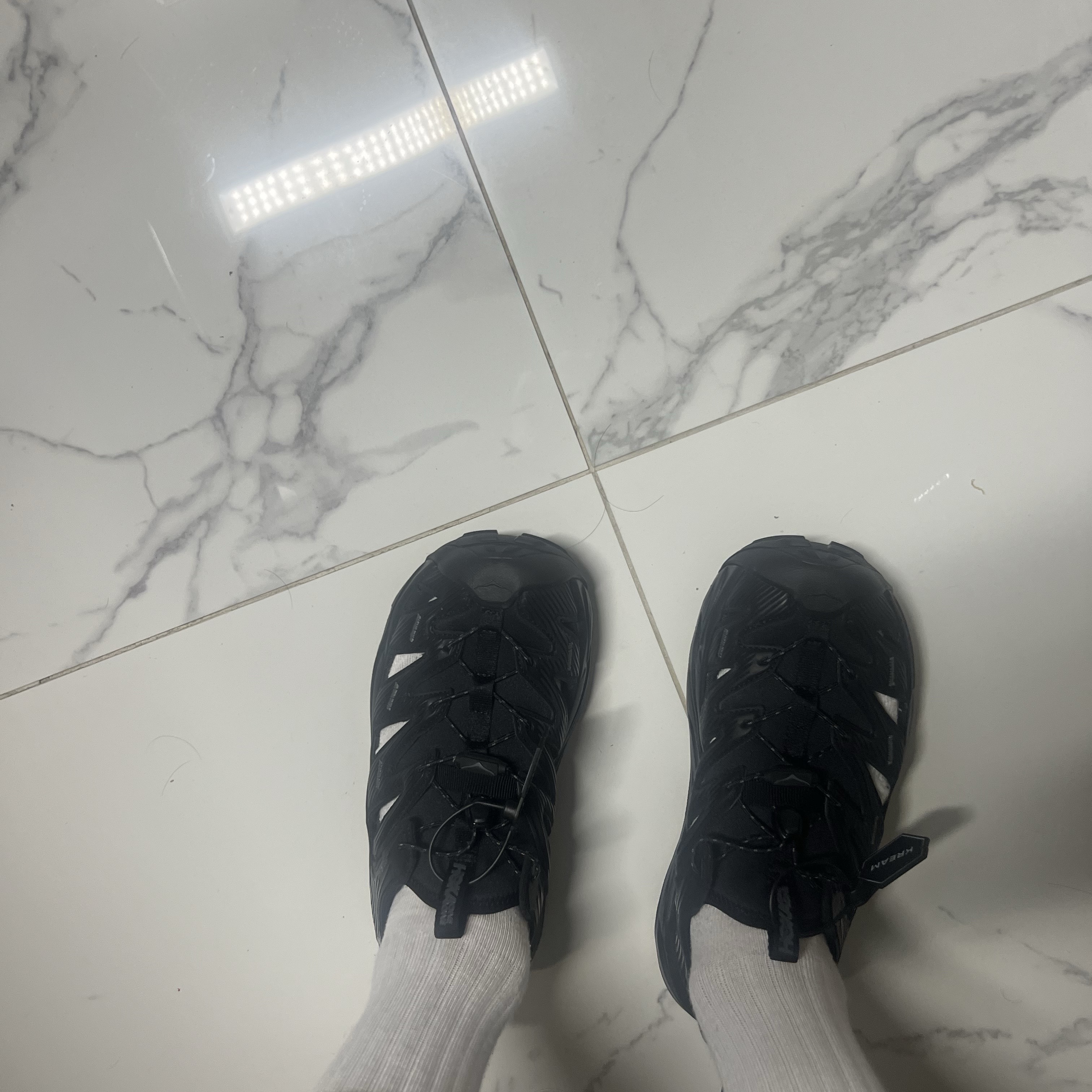 Hoka Hopara Black 착용 스타일
