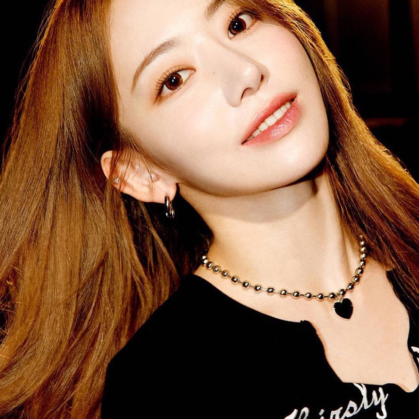 Nonenon Big Black Love Necklace 착용 스타일