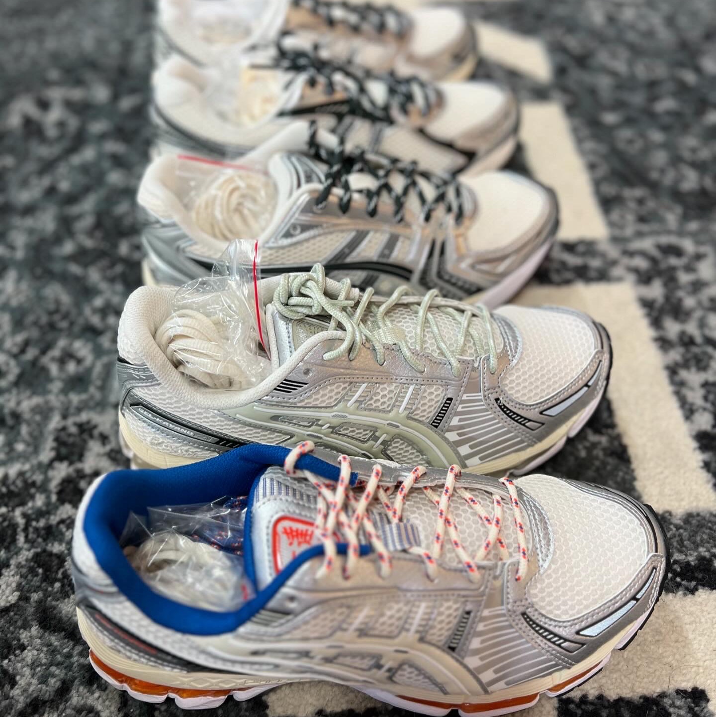 Asics x Ronnie Fieg Gel-Kayano 12.1 Cream, Asics x Kith Gel-Kayano 14 Cream Scarab 착용 스타일 - 4