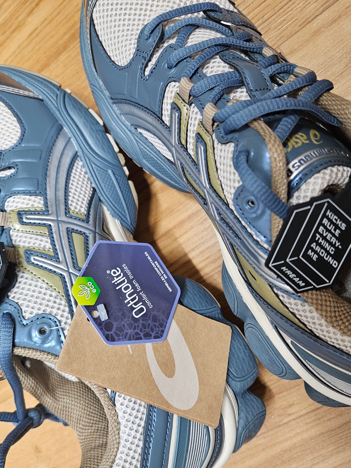Asics Gel-Nimbus 9 Oatmeal Ironclad 착용 스타일 - 4