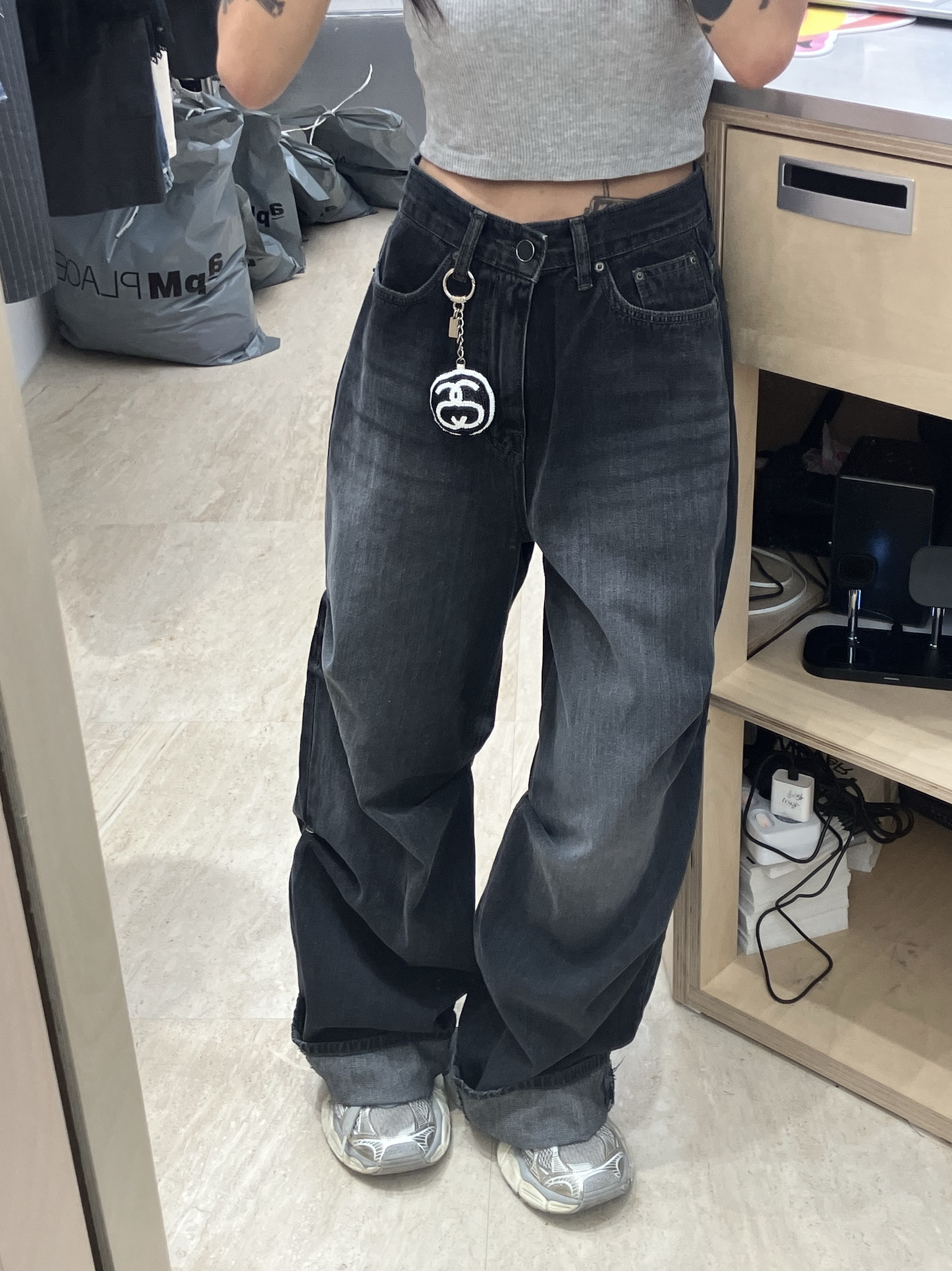 Stussy SS Link Beaded Ball Keychain Black, Balenciaga 3XL Sneakers Light Beige 착용 스타일