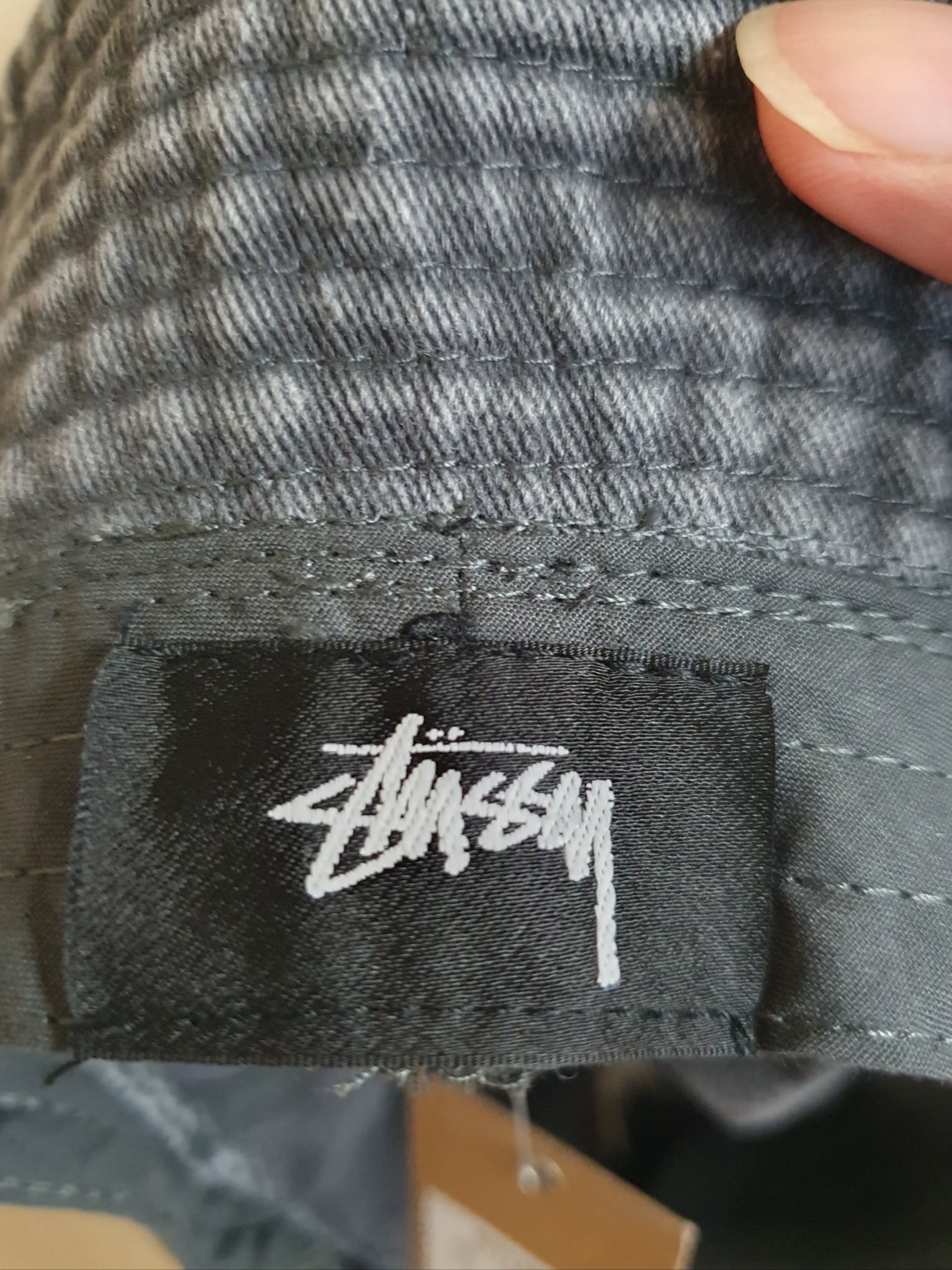 Stussy Washed Stock Bucket Hat Charcoal 착용 스타일 - 8