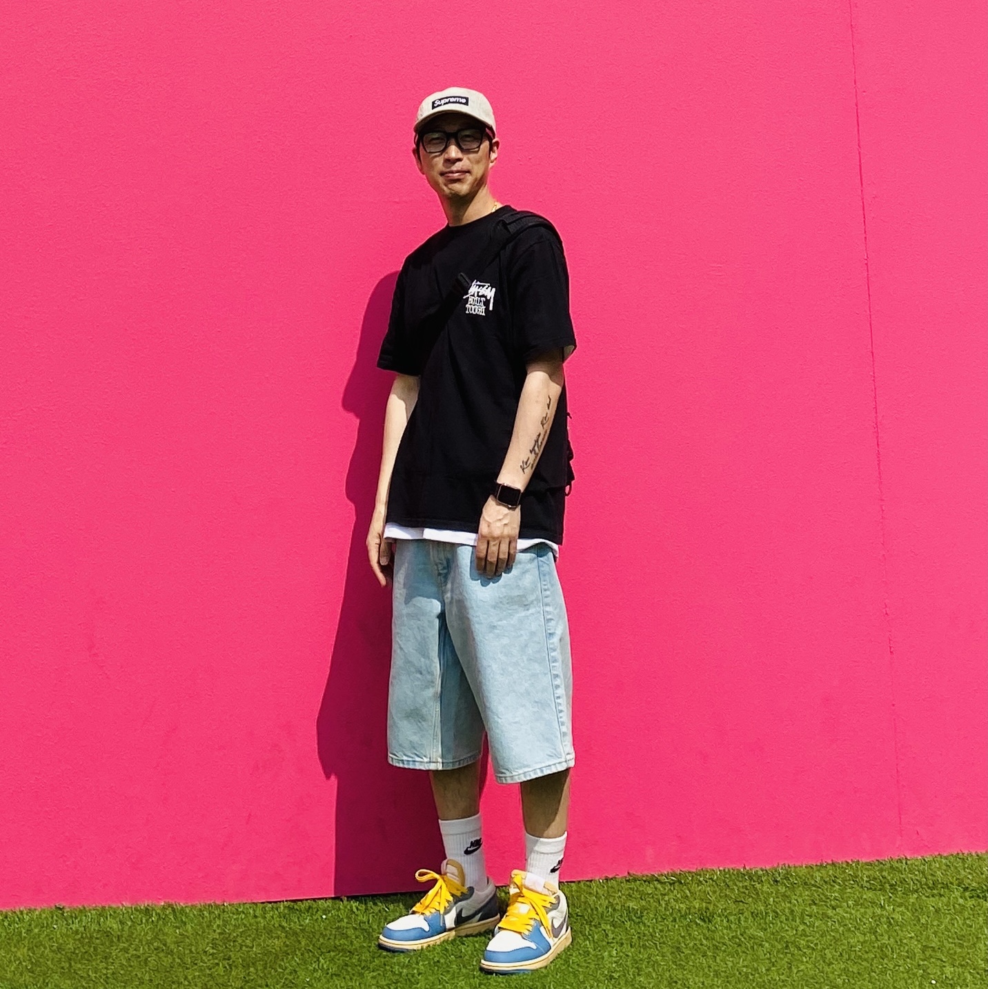 Supreme Baggy Denim Short Washed Indigo - 24SS, Supreme Denim Camp Cap Dirty Indigo - 23SS 착용 스타일