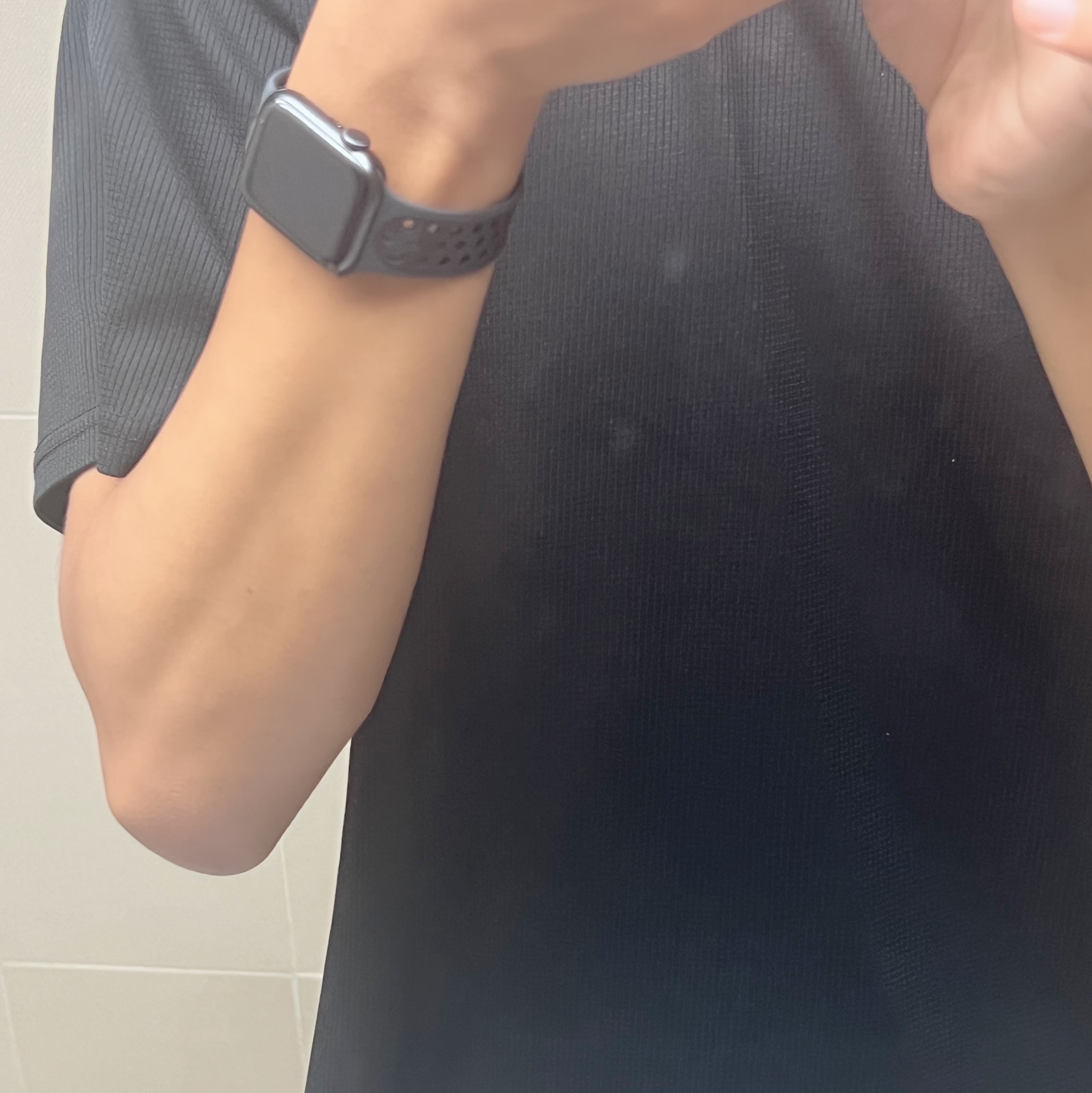 Apple Watch Nike SE 40mm GPS Space Gray Aluminum Case with Nike Sport Band USB C  Anthracite Black (Korean Ver.) 착용 스타일
