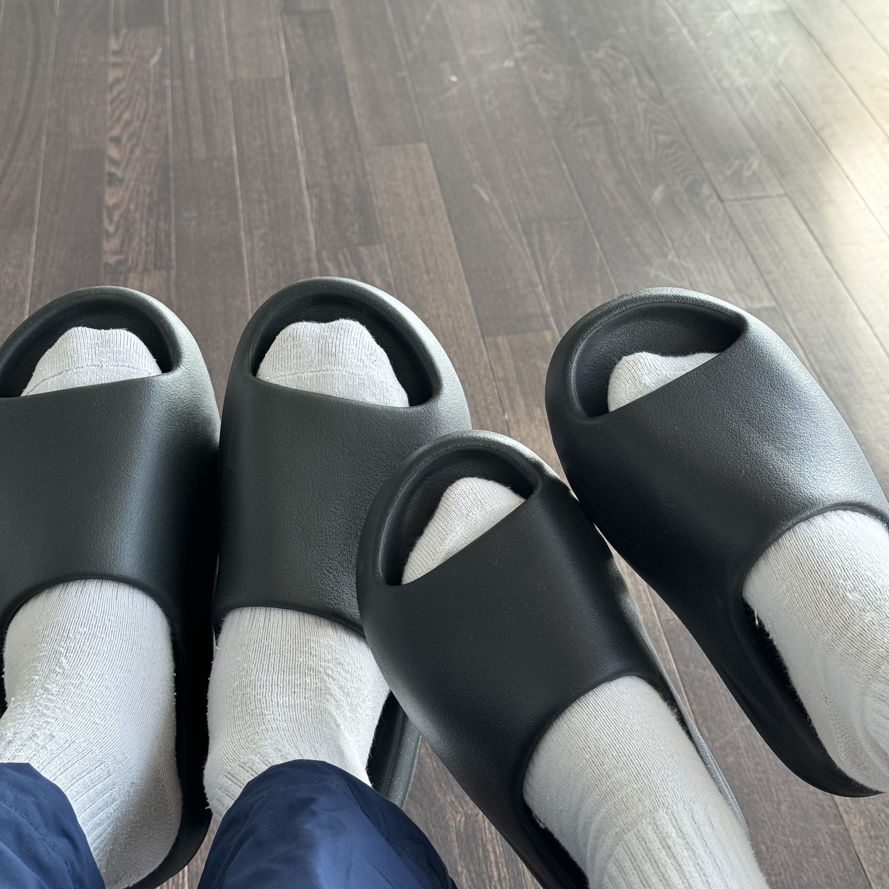 Adidas Yeezy Slide Dark Onyx 2024, Adidas Yeezy Slide Onyx 착용 스타일