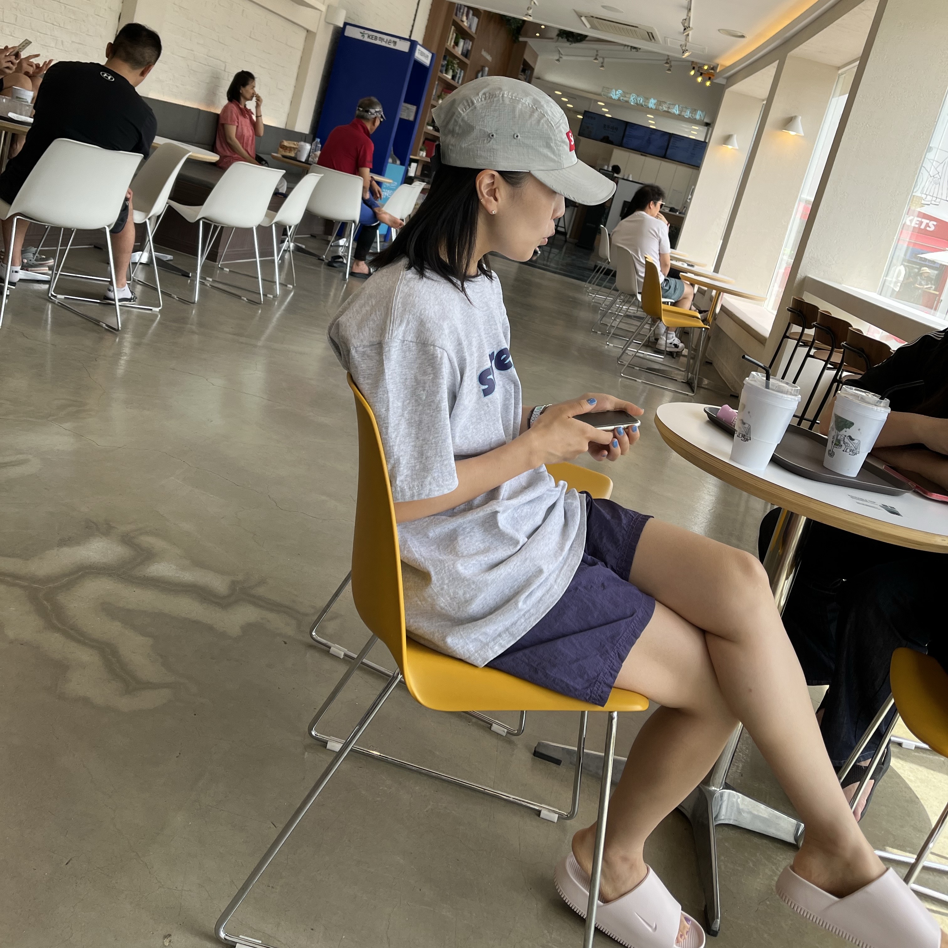 Supreme Gloss Ripstop Camp Cap Light Grey - 23FW, Supreme Pinline T-Shirt Ash Grey - 24SS 착용 스타일 - 3