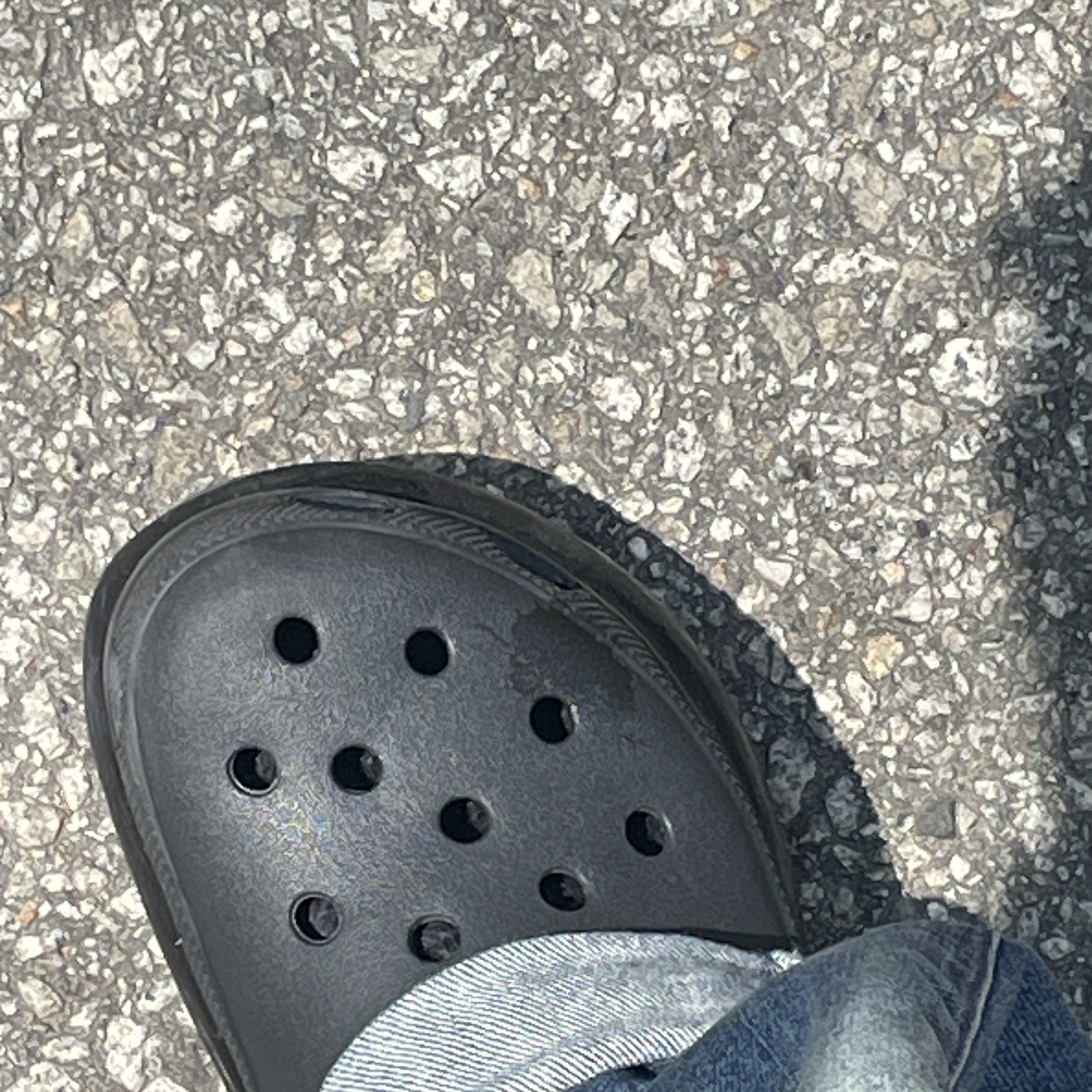 (W) Crocs Classic Mega Crush Clog Black 착용 스타일 - 2