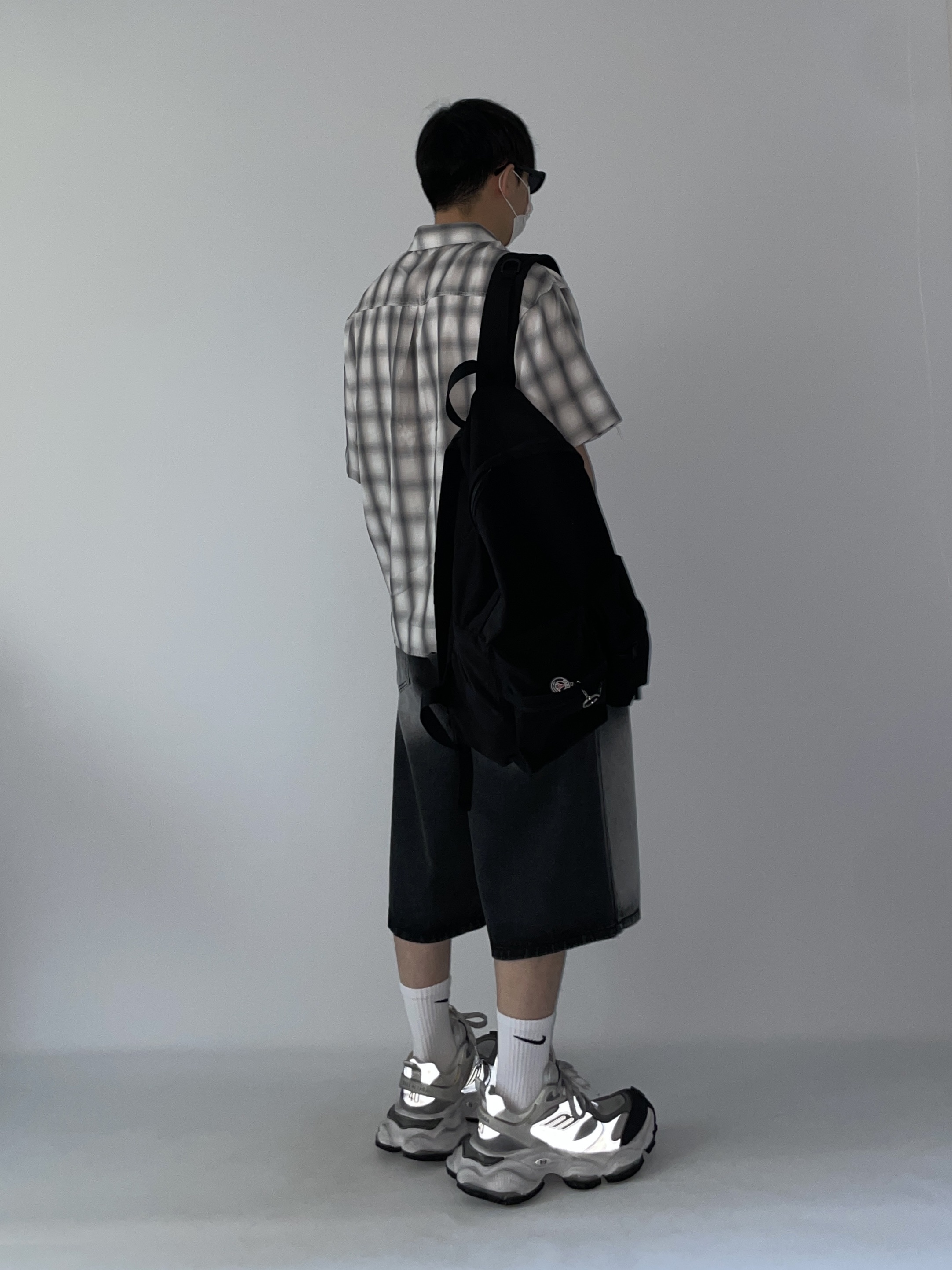 Balenciaga Cargo Sneakers White Grey 착용 스타일 - 4