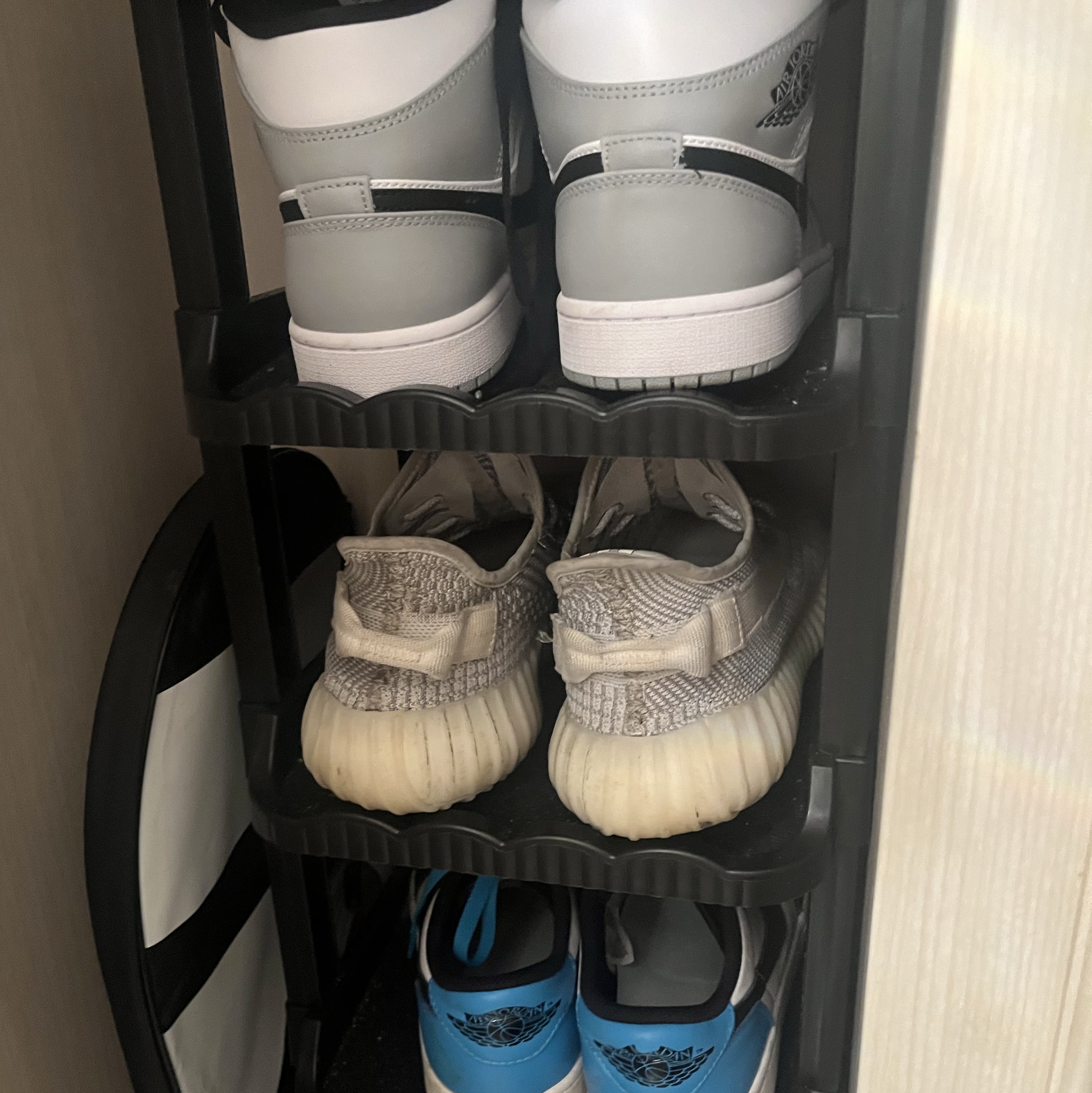 Jordan 1 Mid Light Smoke Grey, Adidas Yeezy Boost 350 V2 Static 2023 착용 스타일
