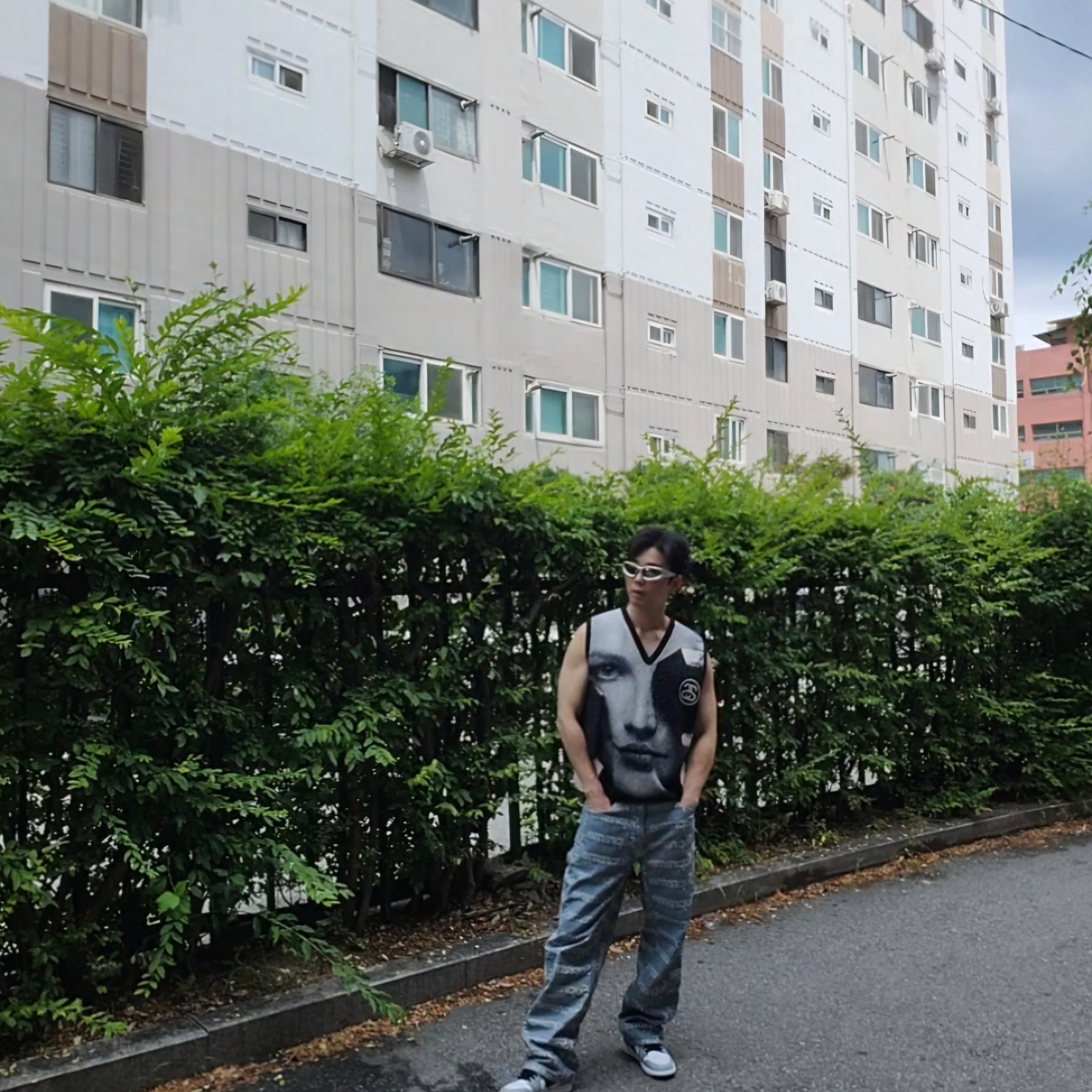 Supreme Denim Painter Pants Stripe - 24SS, Stussy Photo Jacquard Vest Black 착용 스타일 - 2