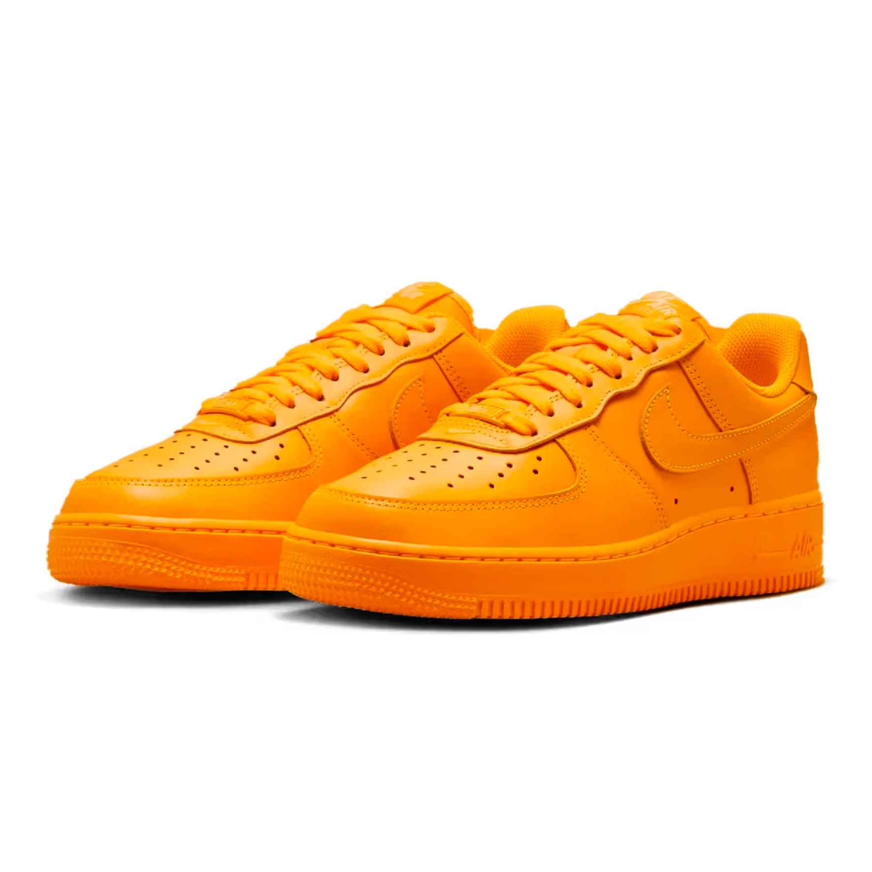 Nike Air Force 1 '07 Low Triple Black, Nike Air Force 1 '07 Low White 착용 스타일 - 2