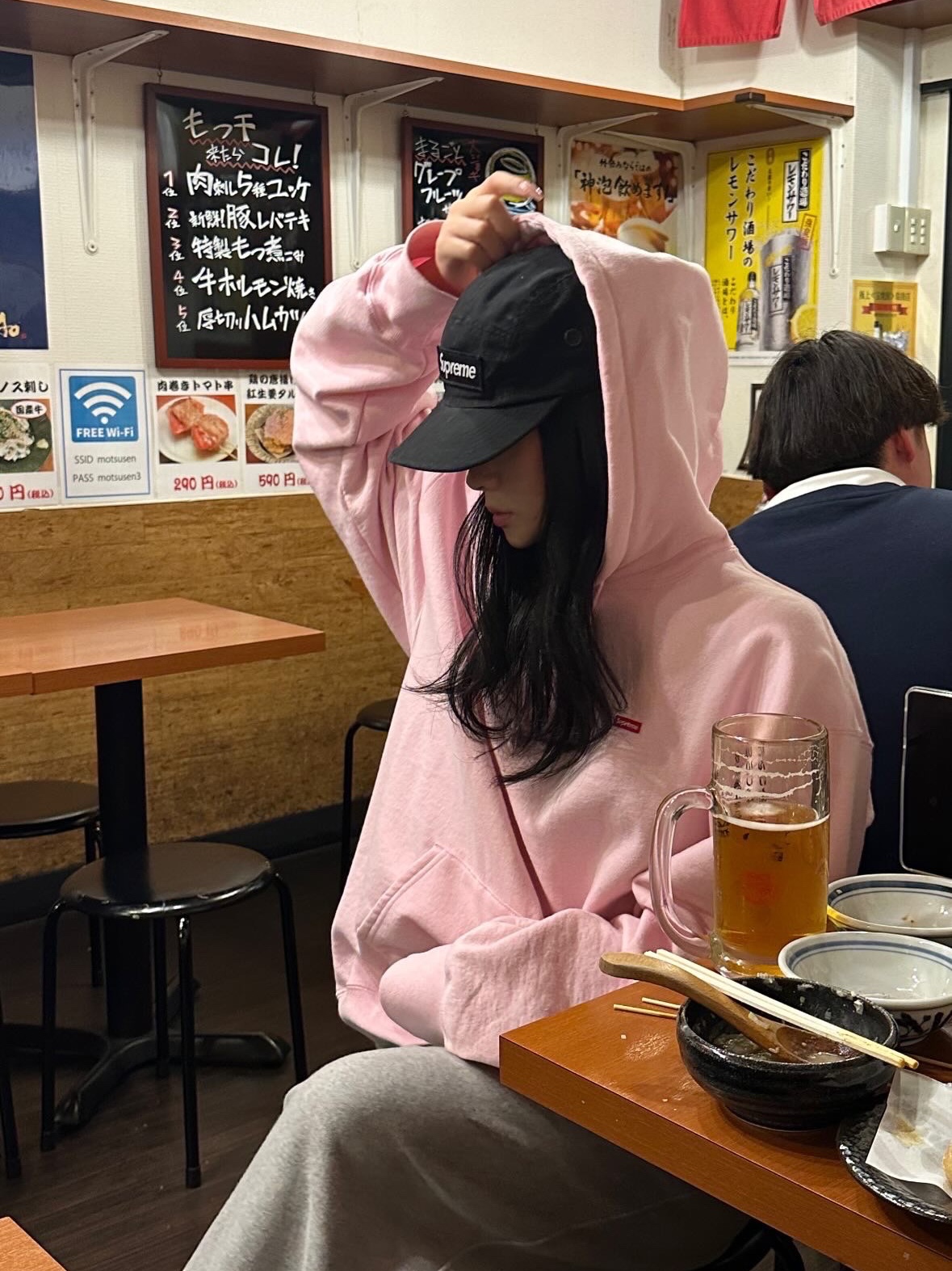 Supreme Small Box Hooded Sweatshirt Light Pink - 24SS, Supreme Washed Chino Twill Camp Cap Black - 24SS 착용 스타일