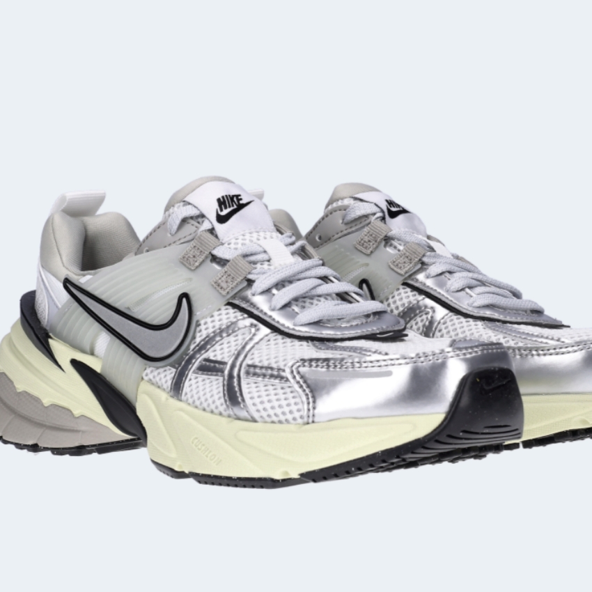 Nike V2K Run Summit White Metallic Silver 착용 스타일