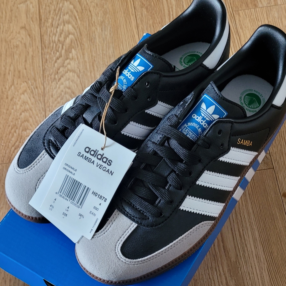Adidas Samba Vegan Black White 착용 스타일