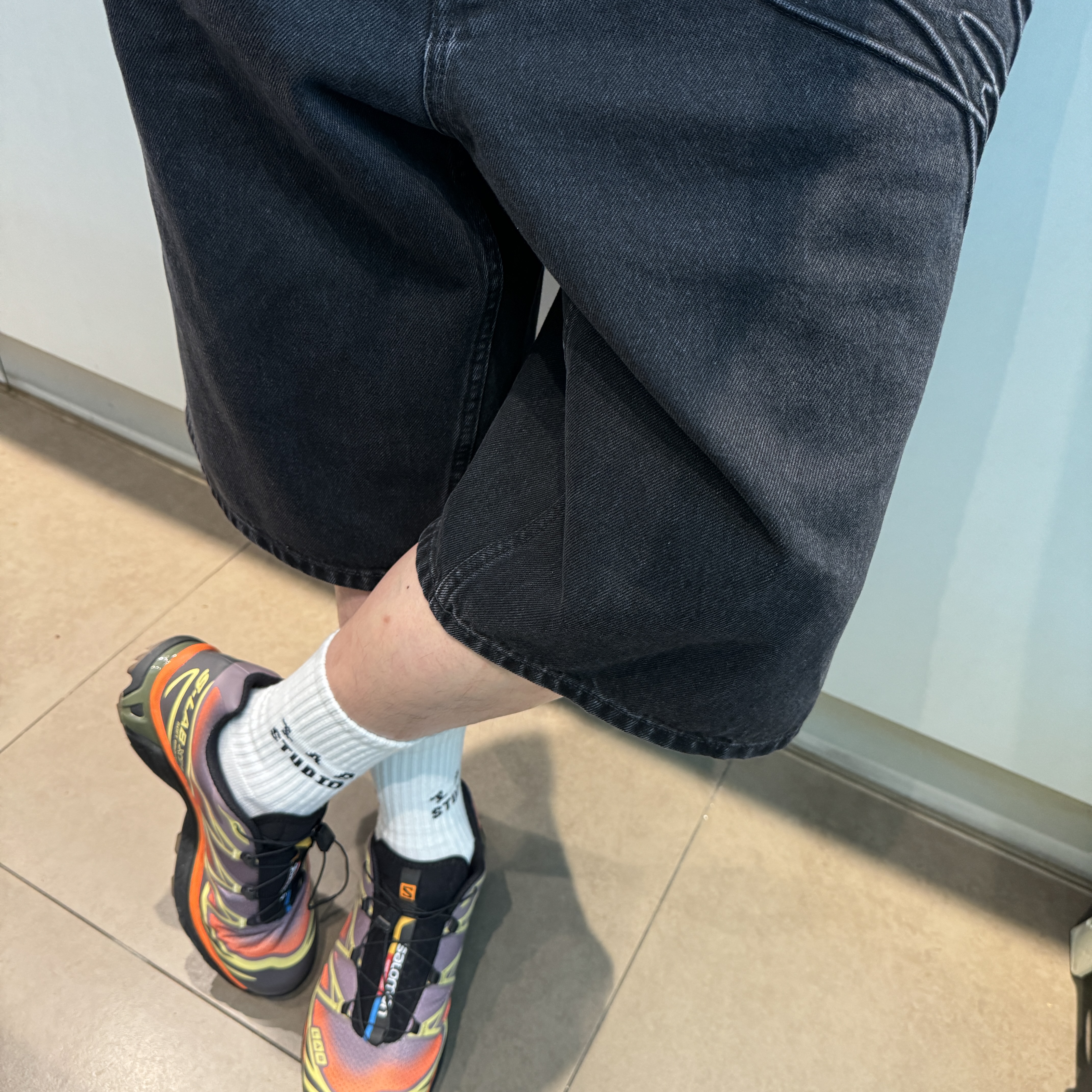 Supreme Script Baggy Denim Short Washed Black - 24SS 착용 스타일