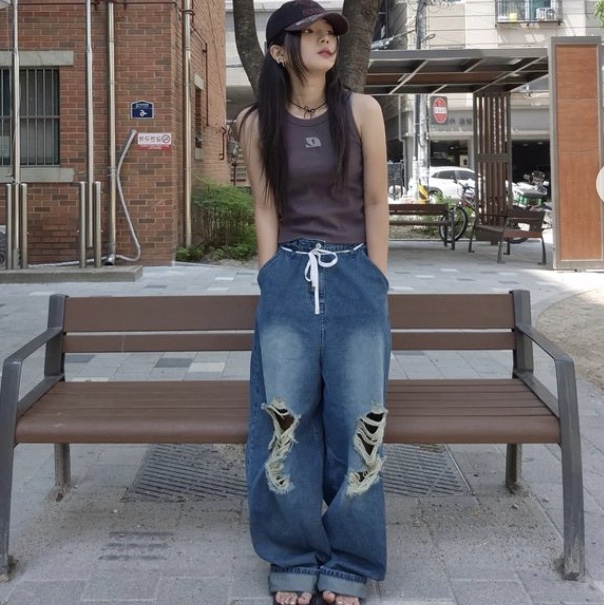 NIIER NOR Damaged Balloon Denim Pants Indigo 착용 스타일