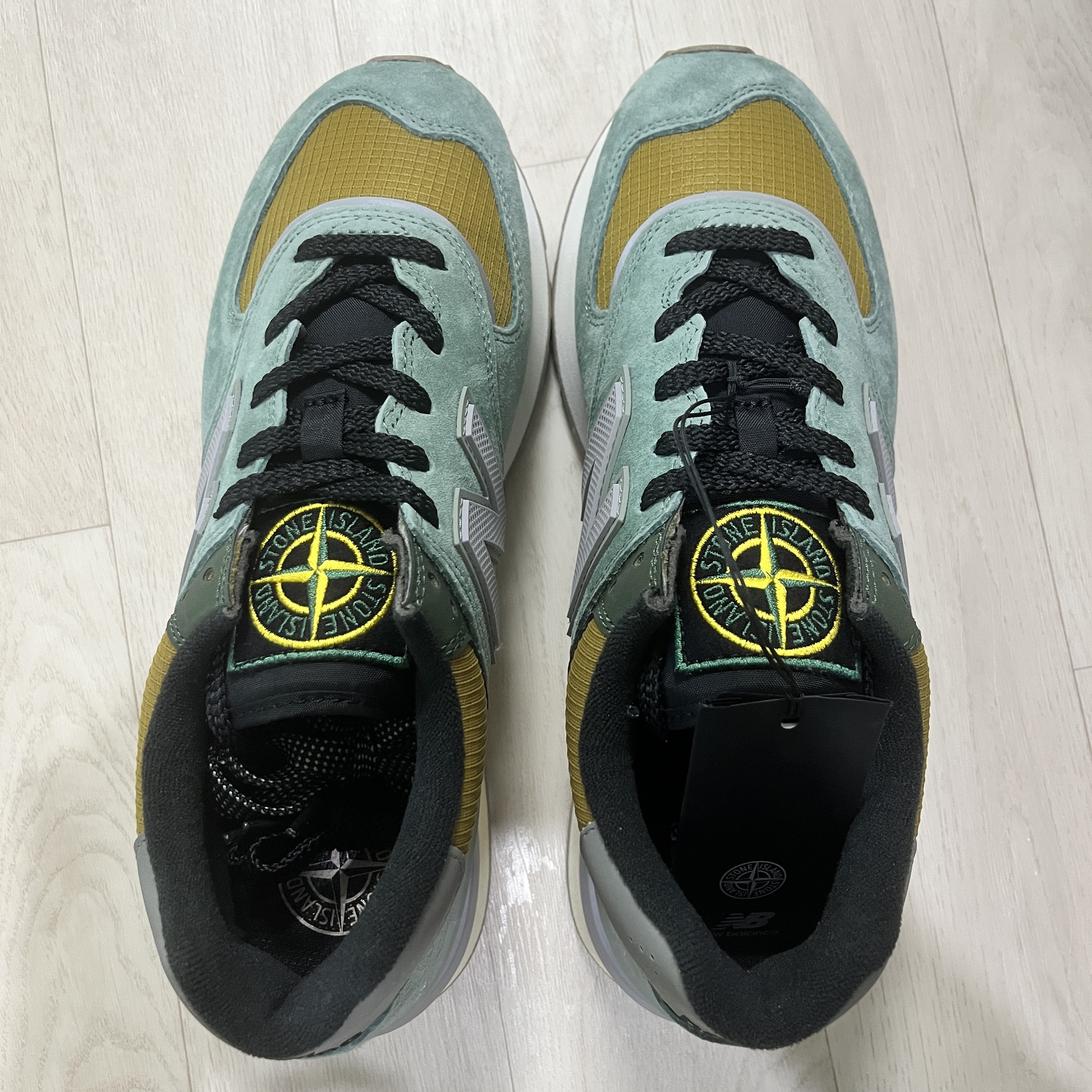 New Balance x Stone Island 574 Legacy Light Green 착용 스타일 - 5